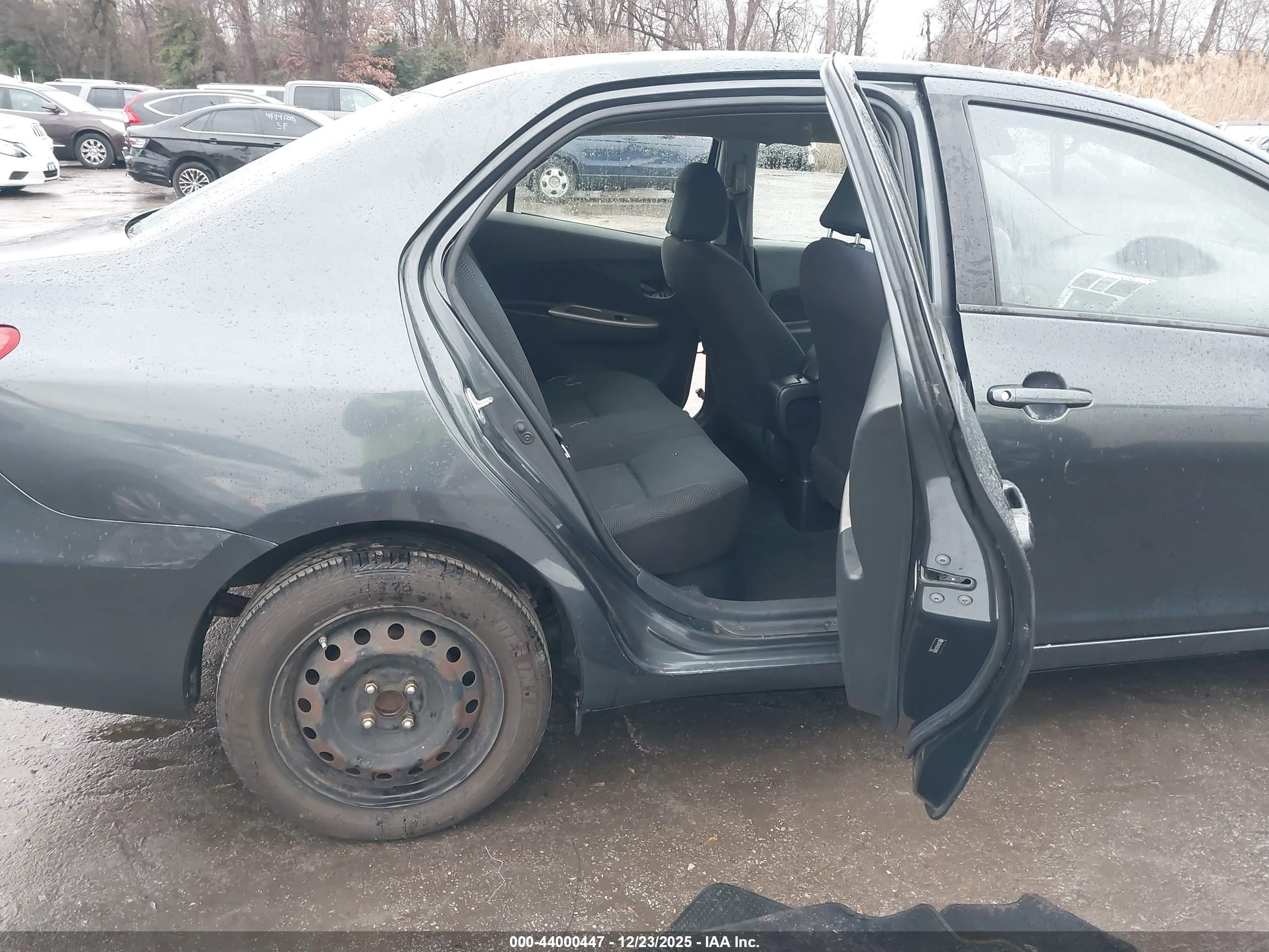 TOYOTA YARIS image 8