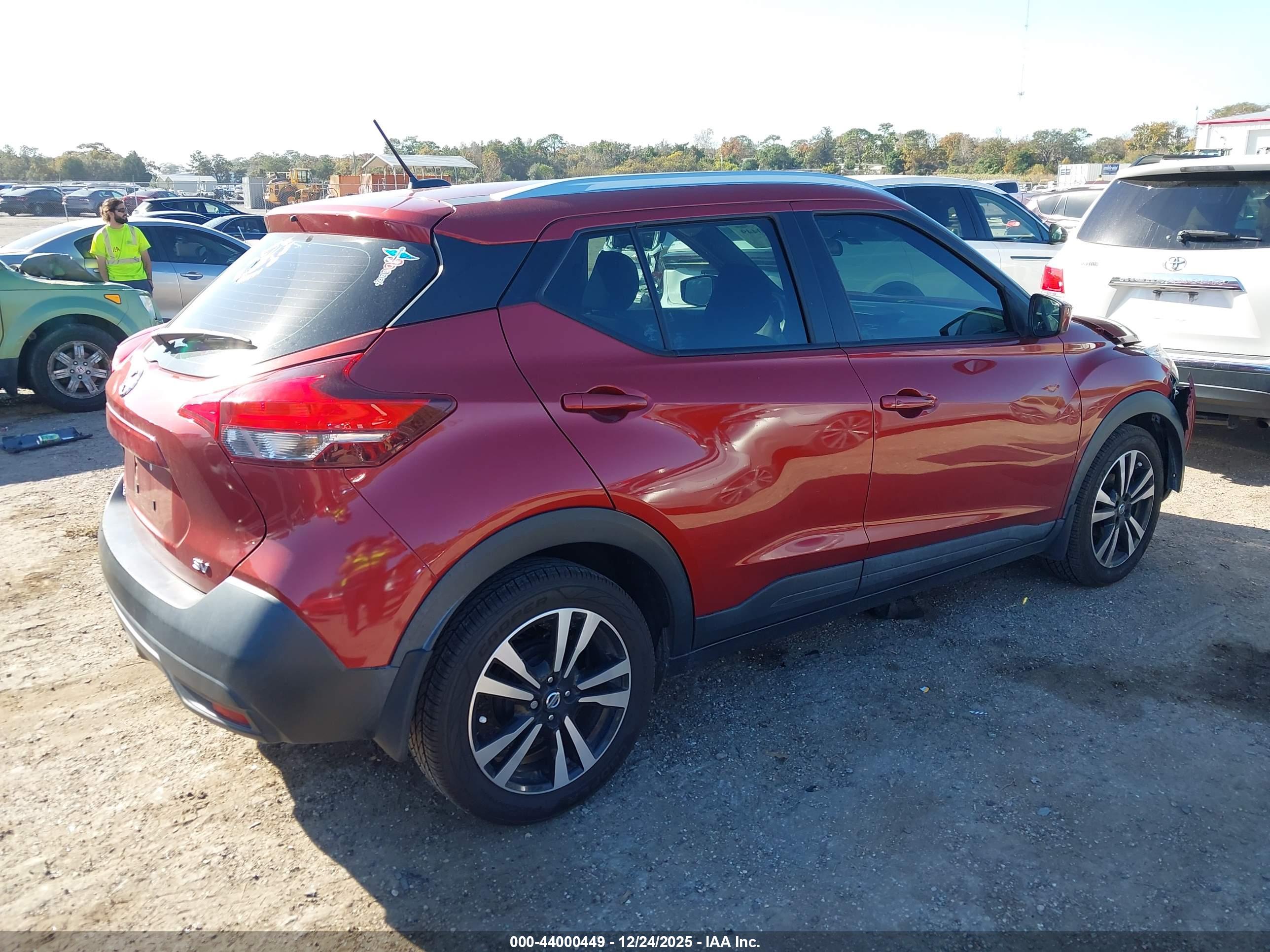 NISSAN KICKS image 4