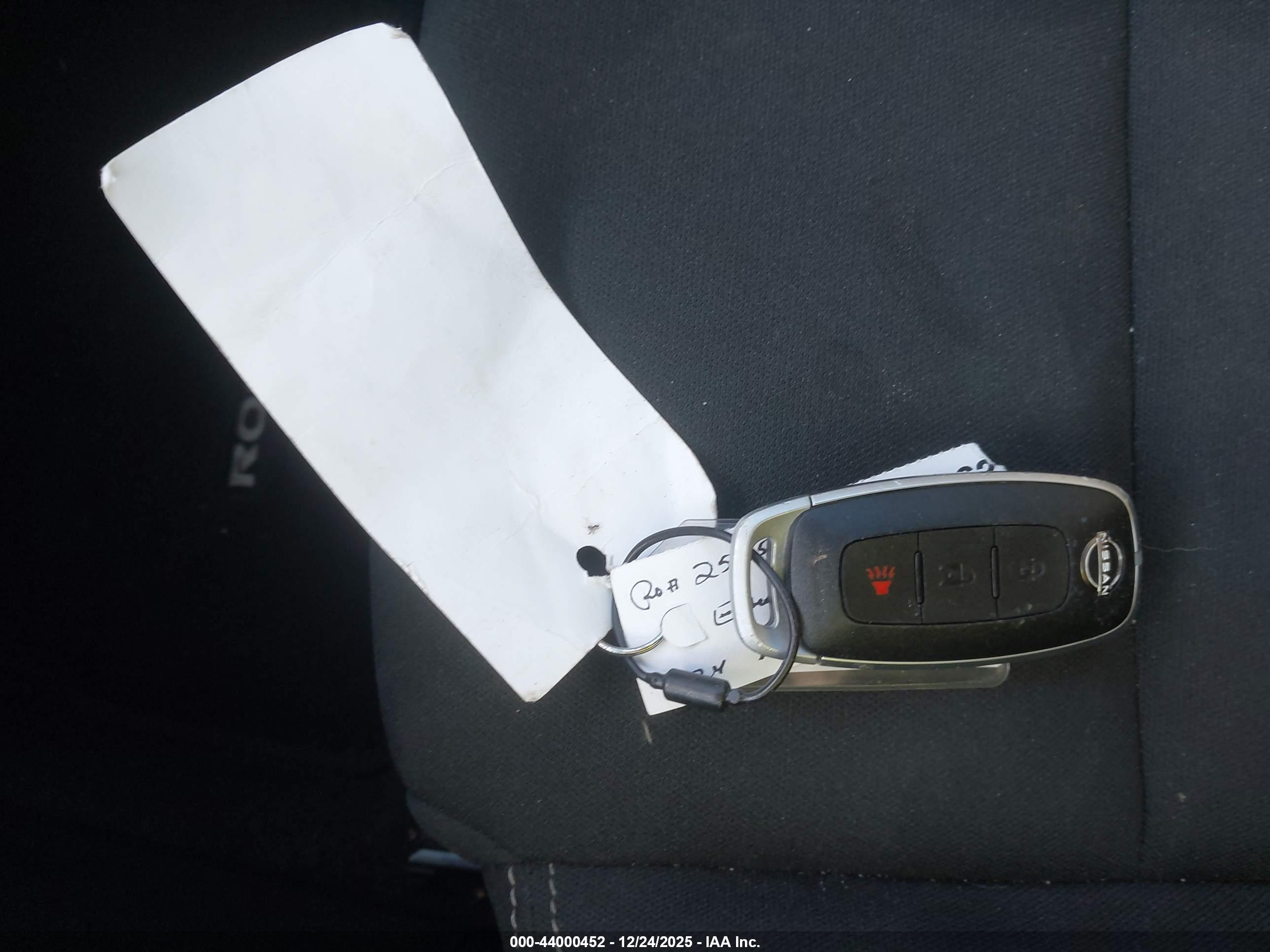 NISSAN ROGUE image 11