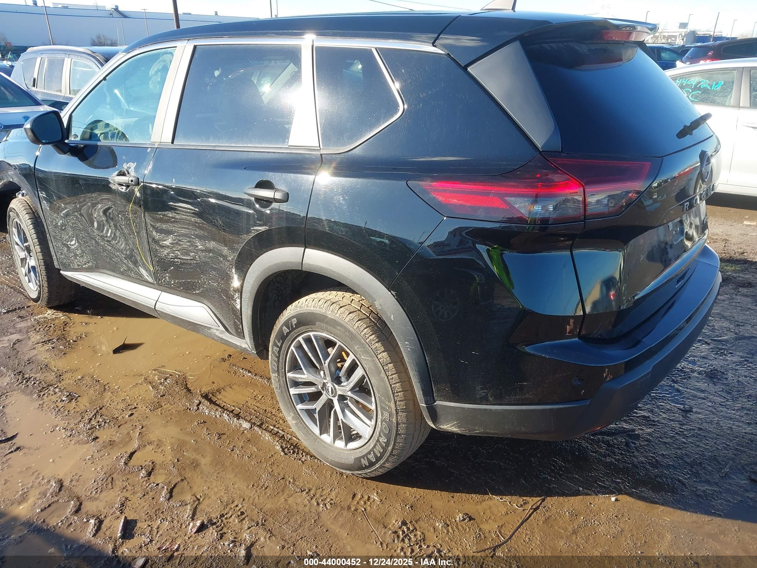 NISSAN ROGUE image 3