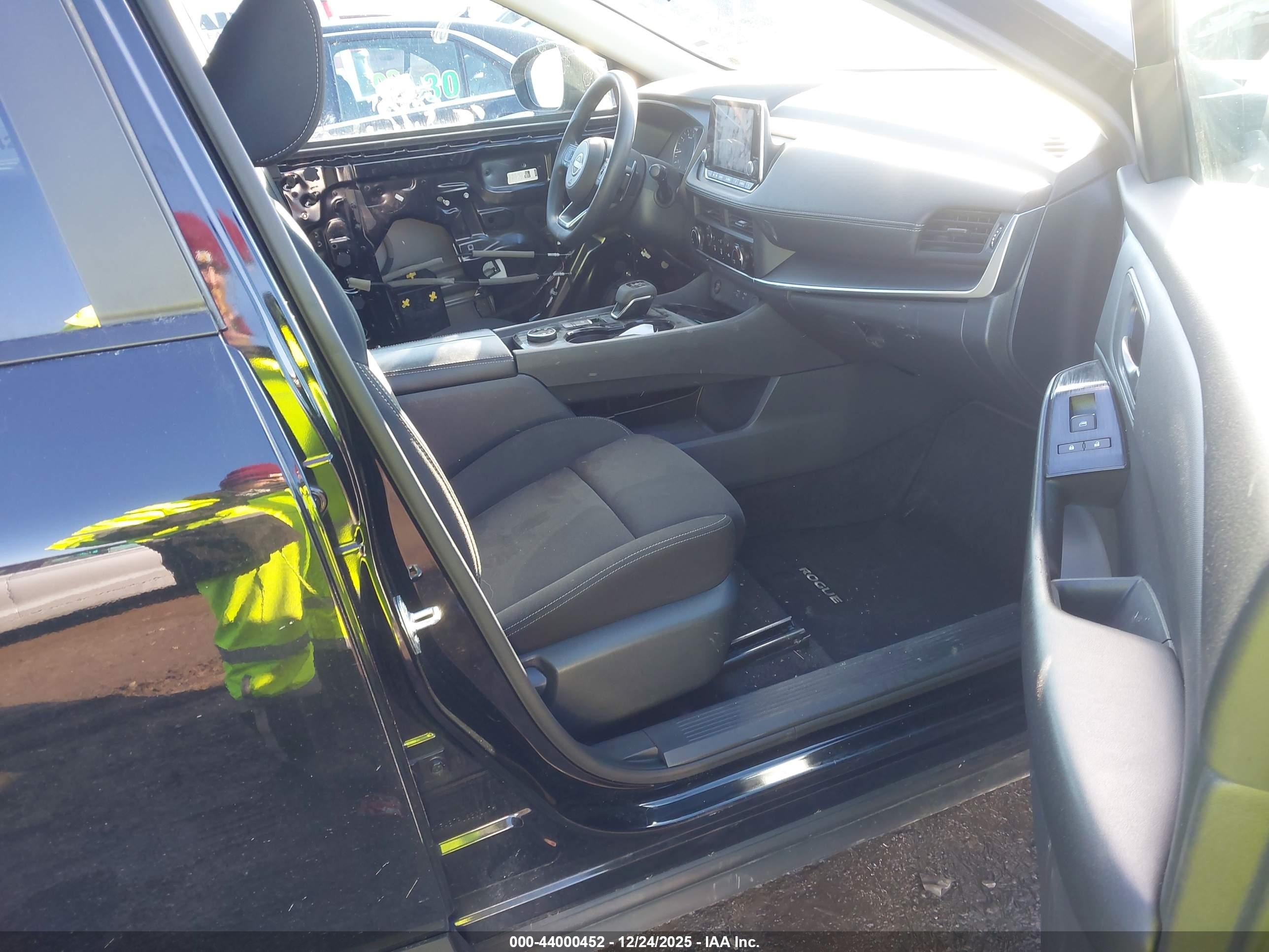 NISSAN ROGUE image 5