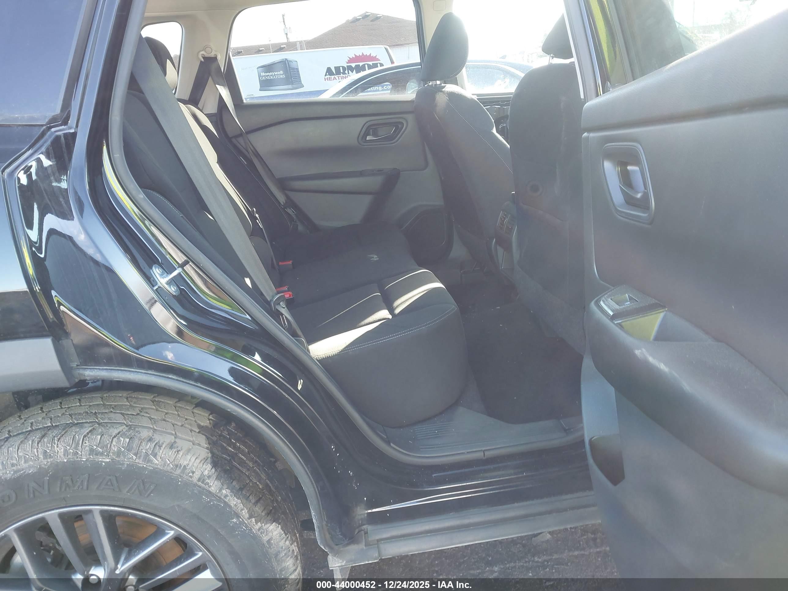 NISSAN ROGUE image 8