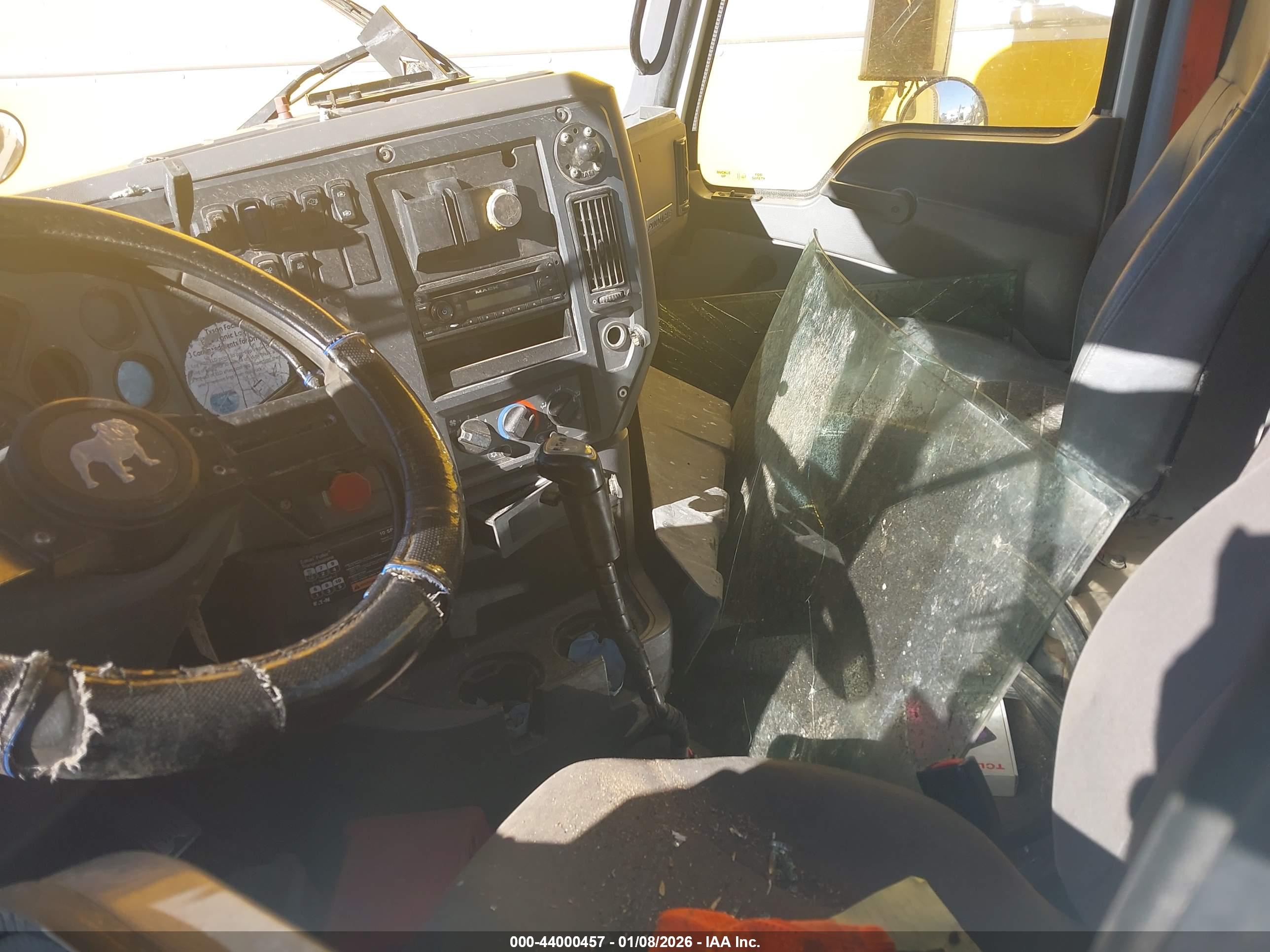 MACK 600 image 8