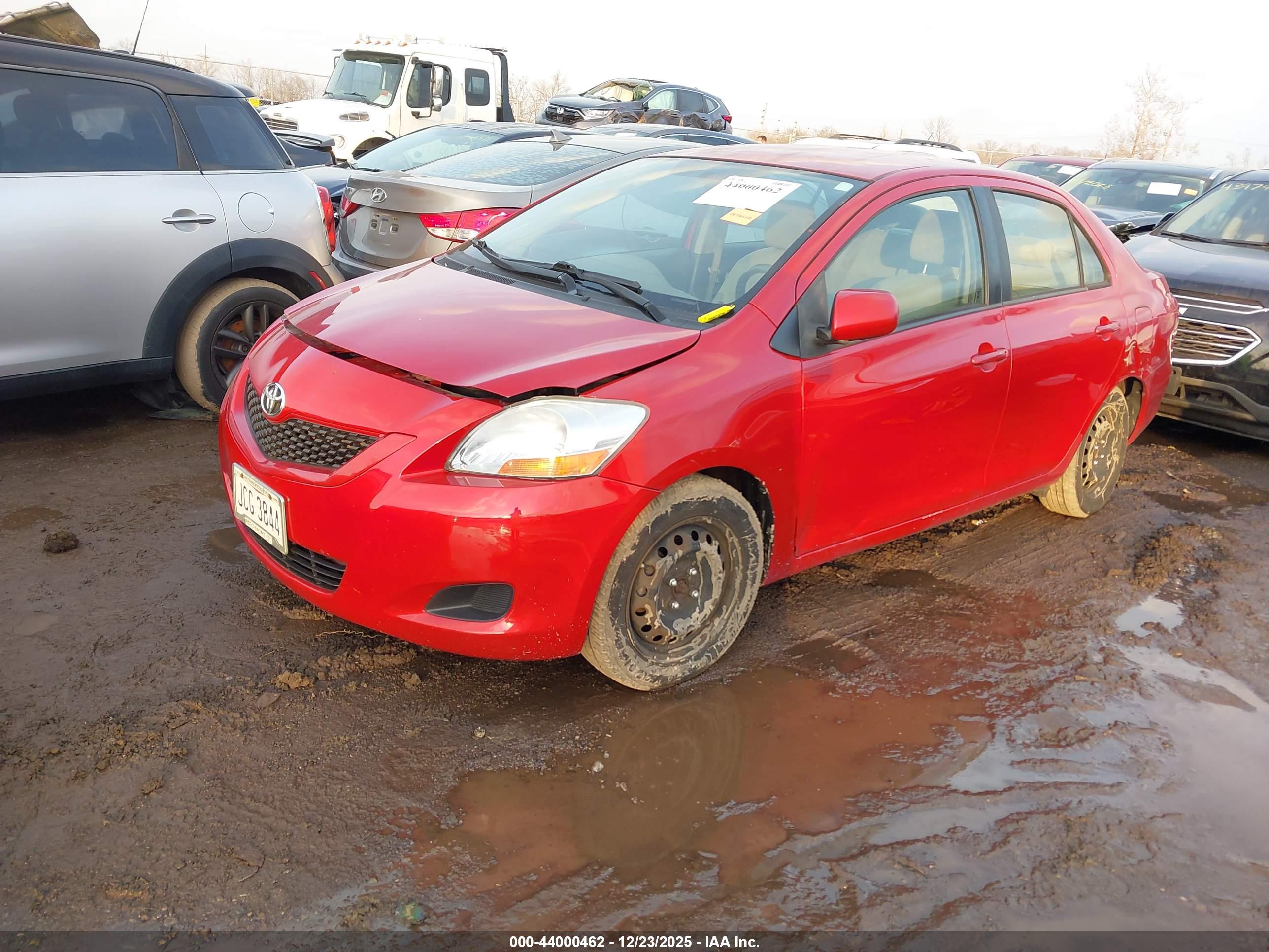 TOYOTA YARIS image 2