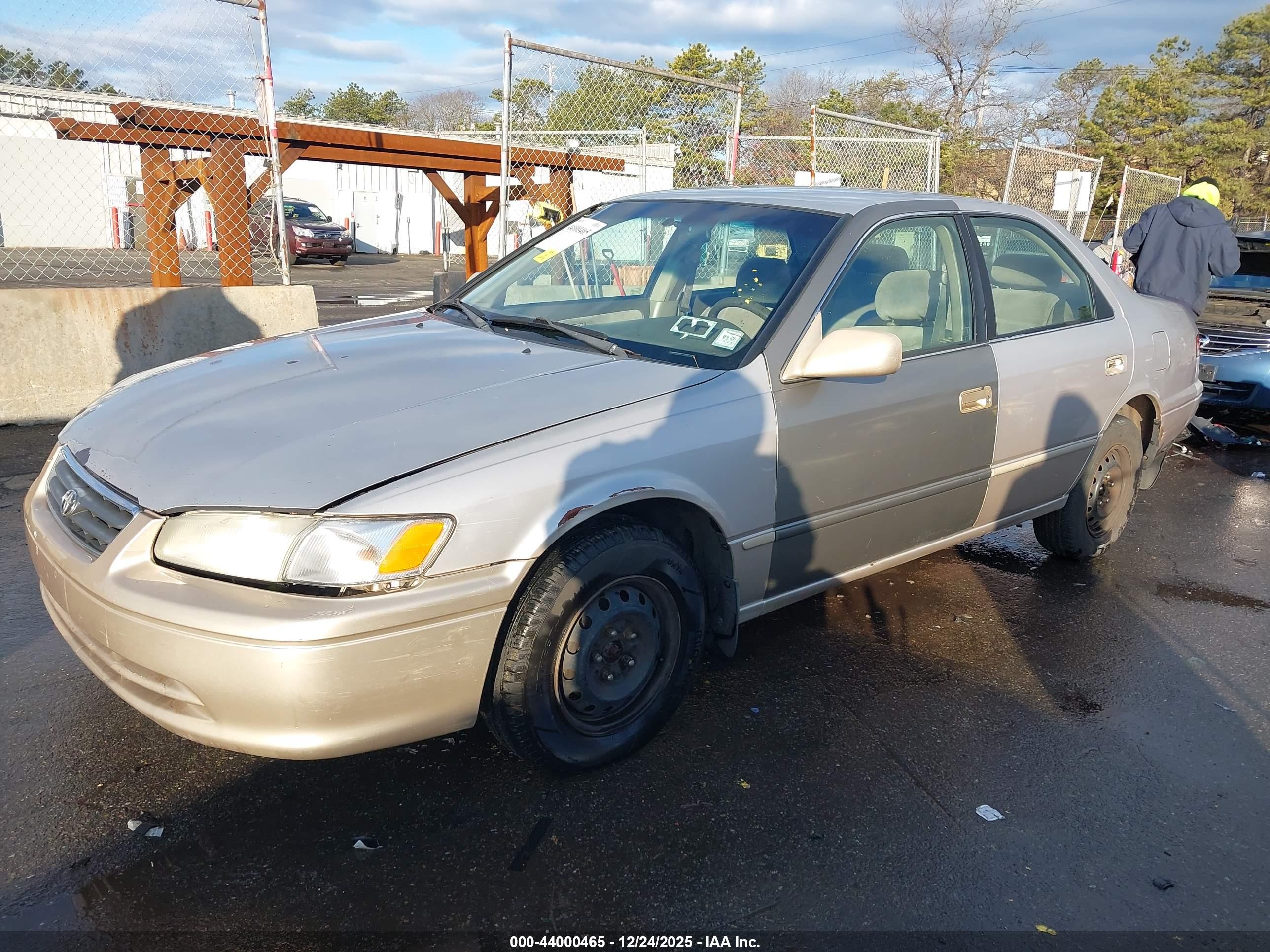 TOYOTA CAMRY image 2