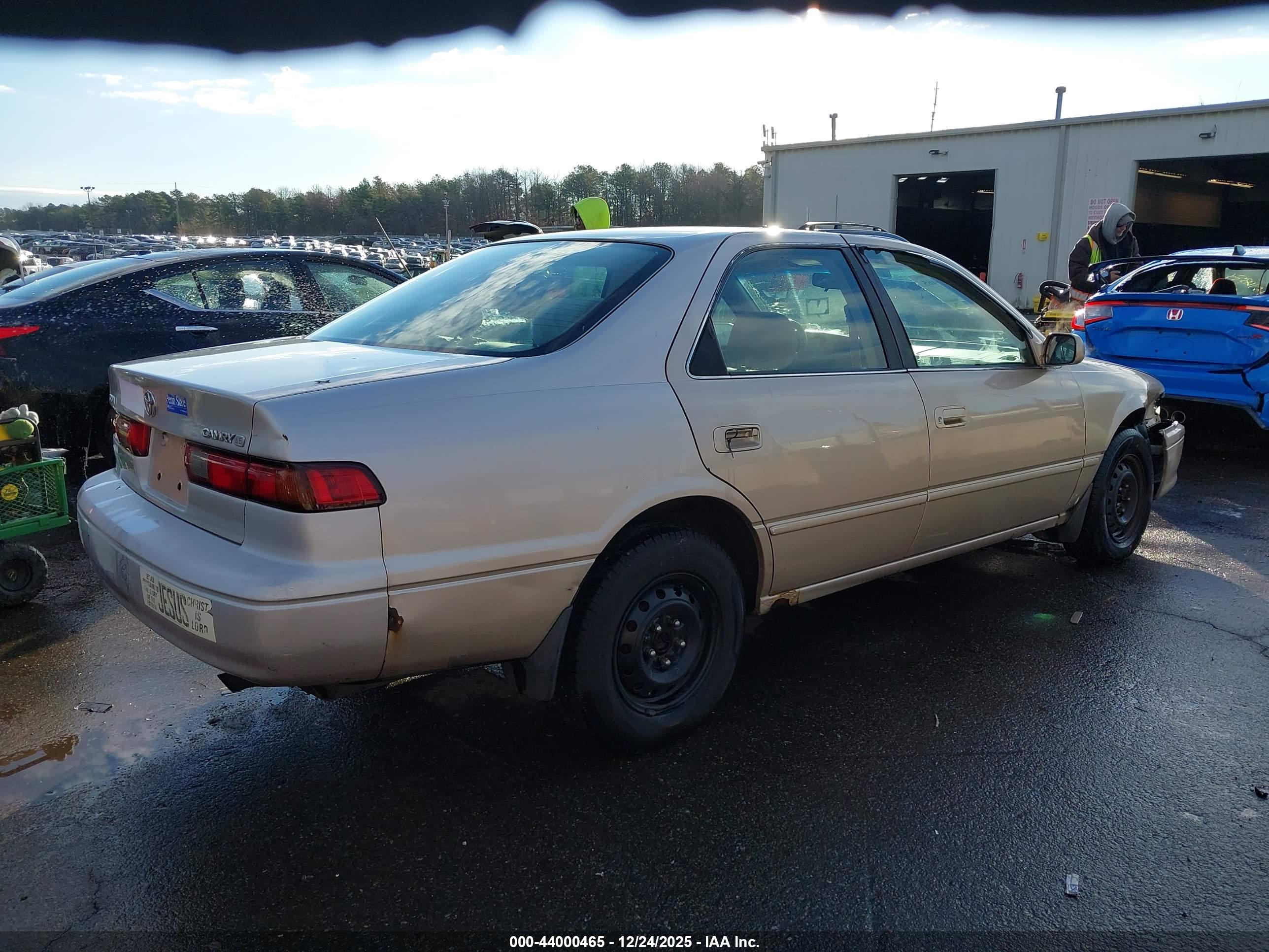 TOYOTA CAMRY image 4