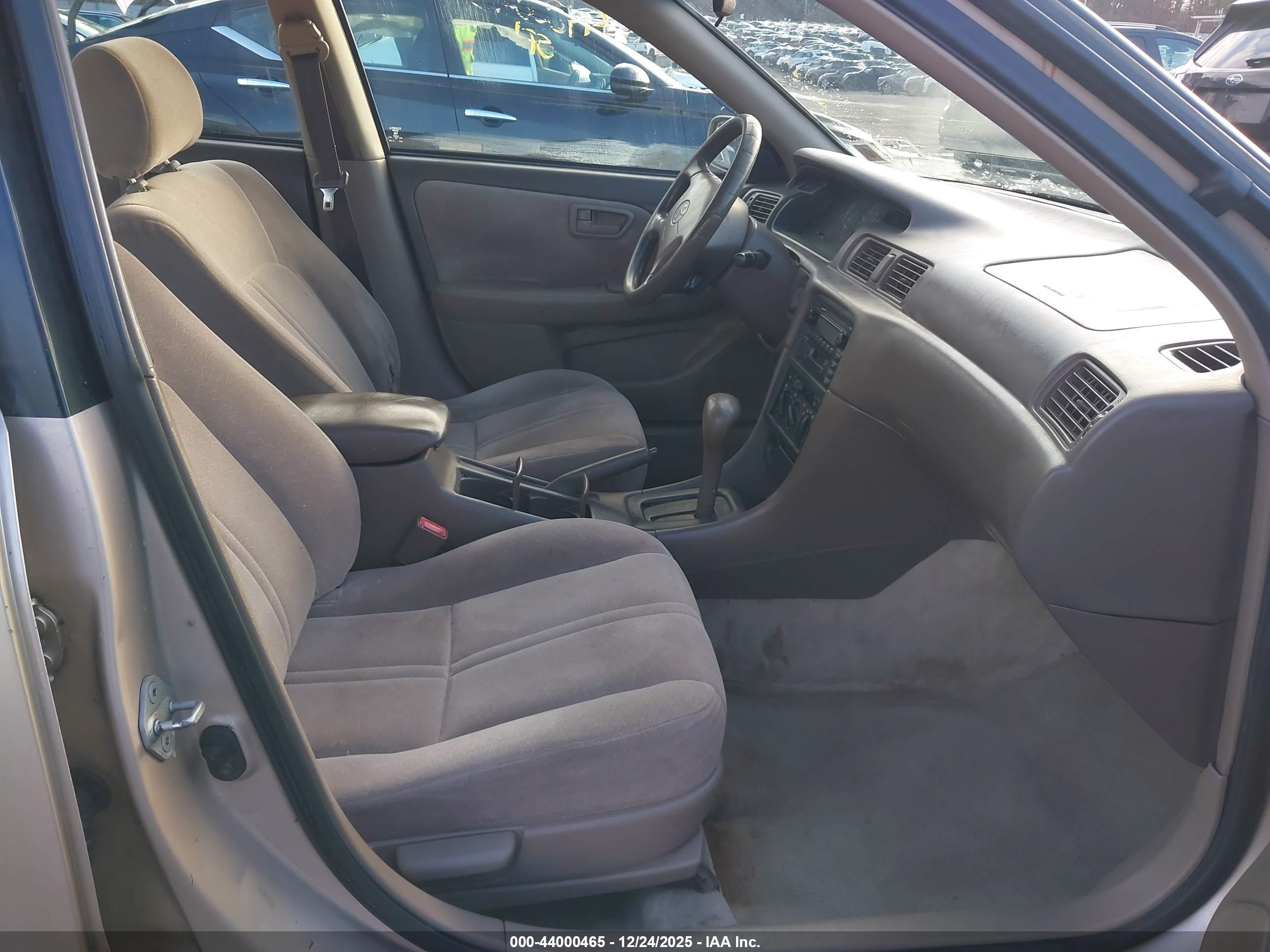 TOYOTA CAMRY image 5