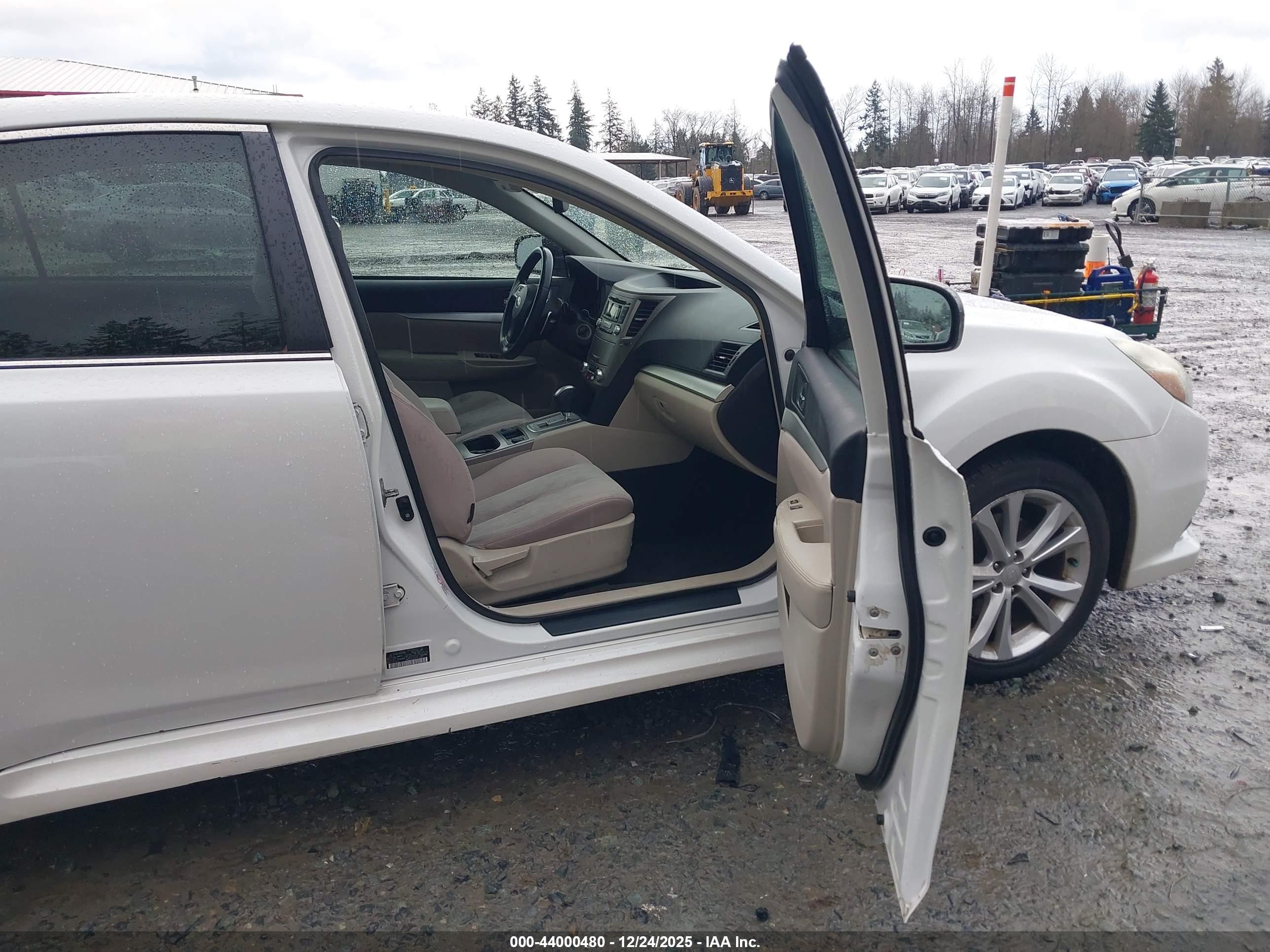 SUBARU LEGACY image 5