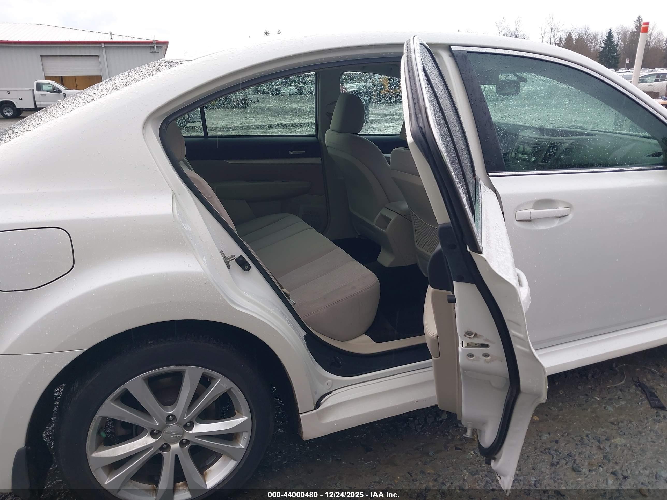 SUBARU LEGACY image 8