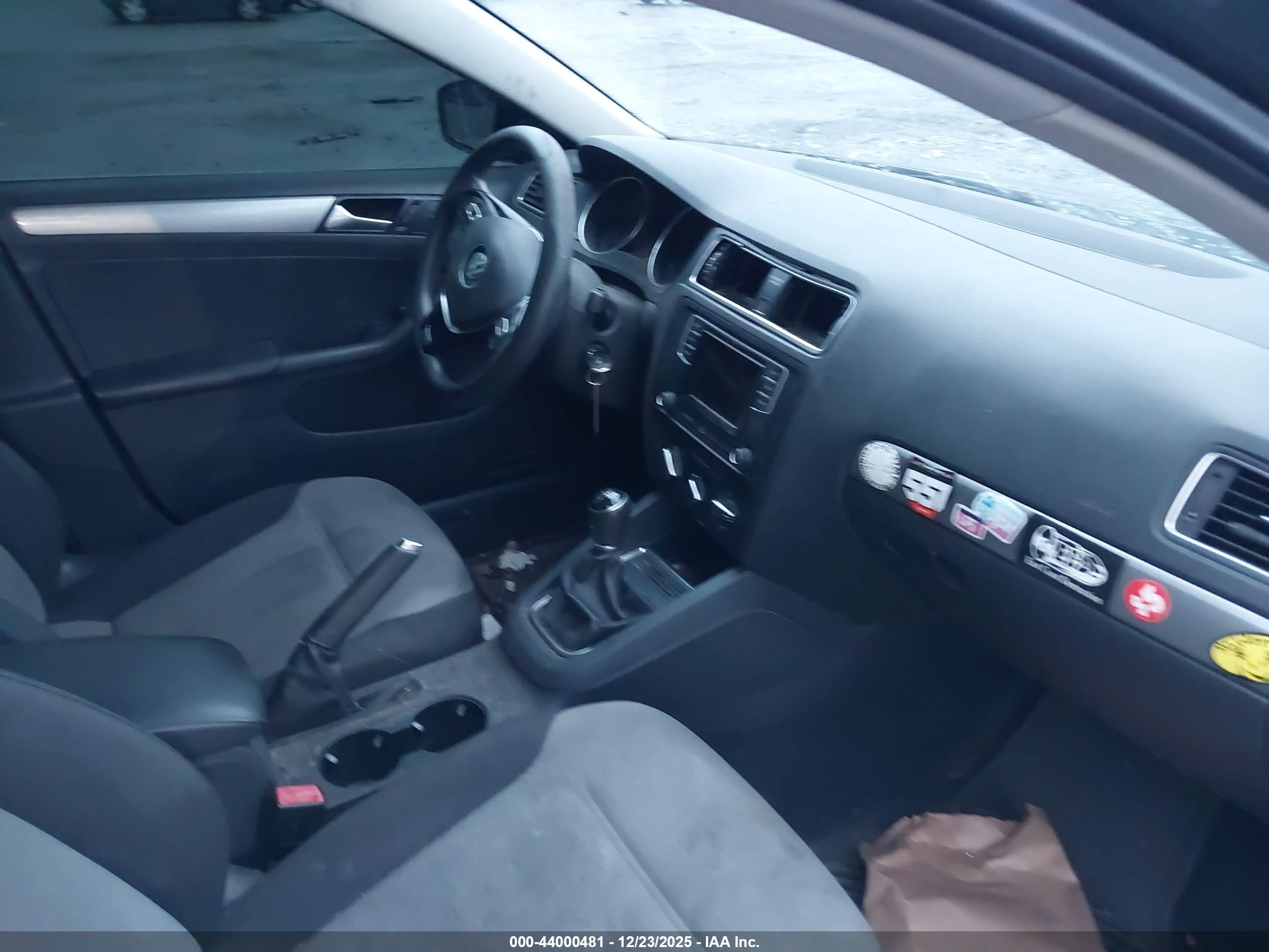 VOLKSWAGEN JETTA image 5
