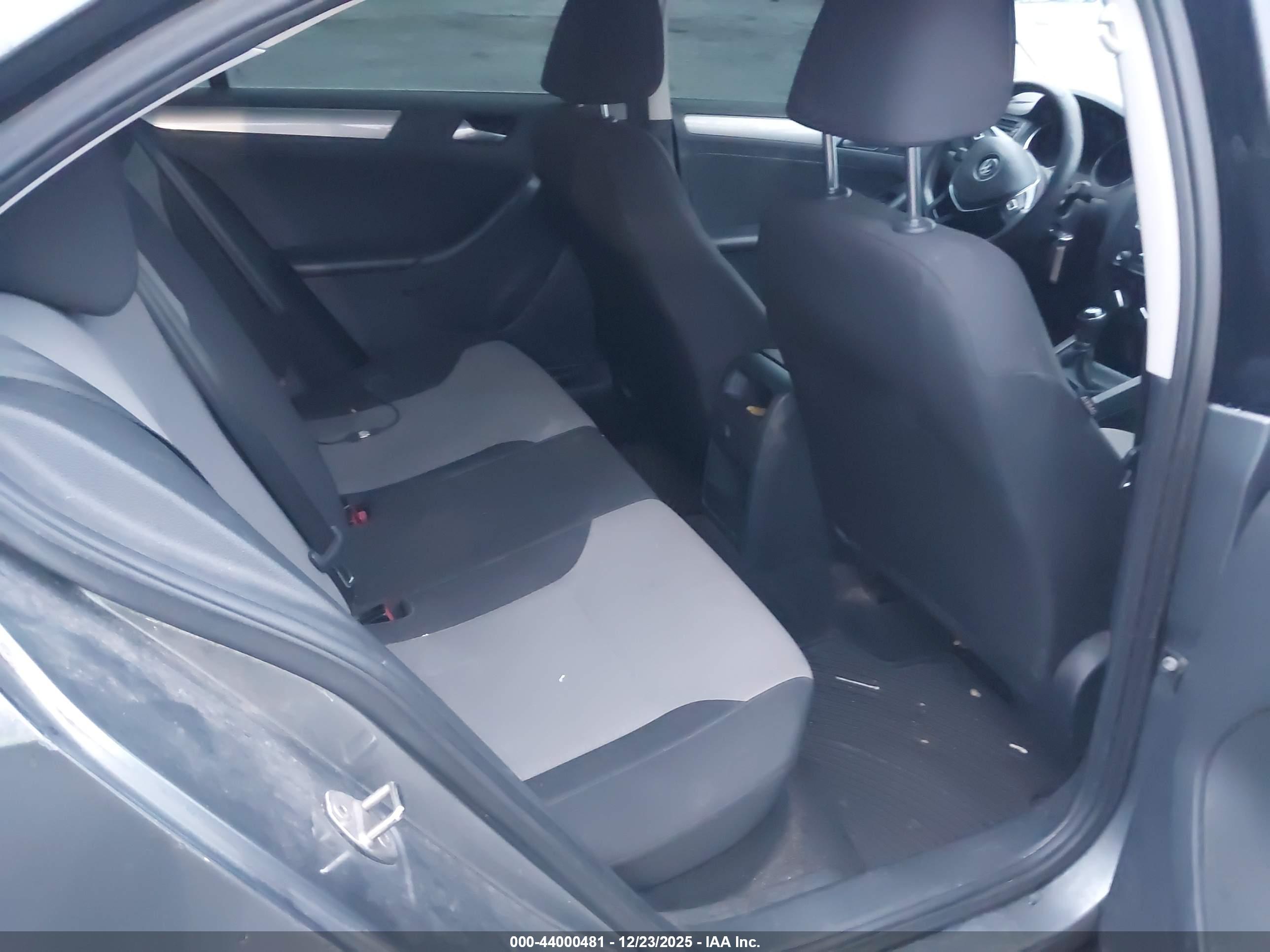 VOLKSWAGEN JETTA image 8