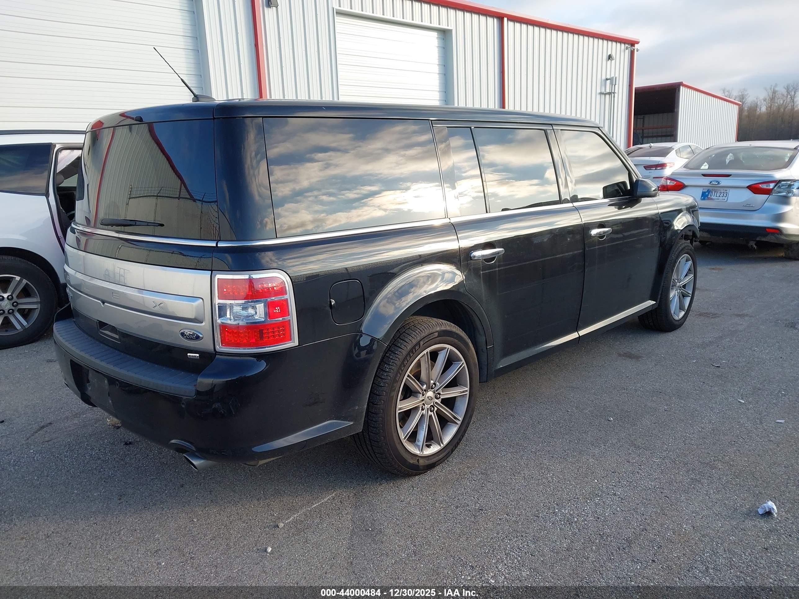 FORD FLEX image 4