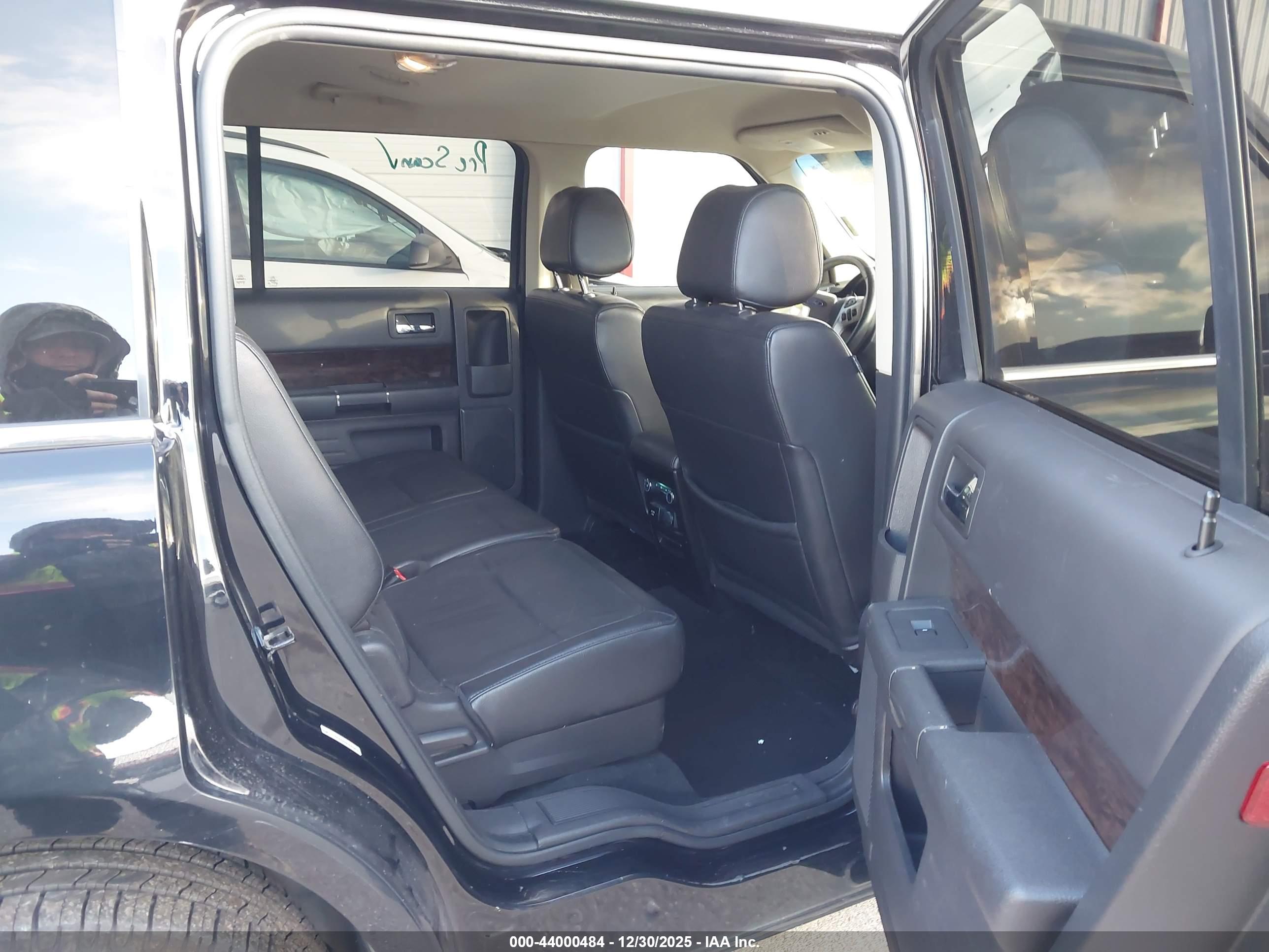 FORD FLEX image 8