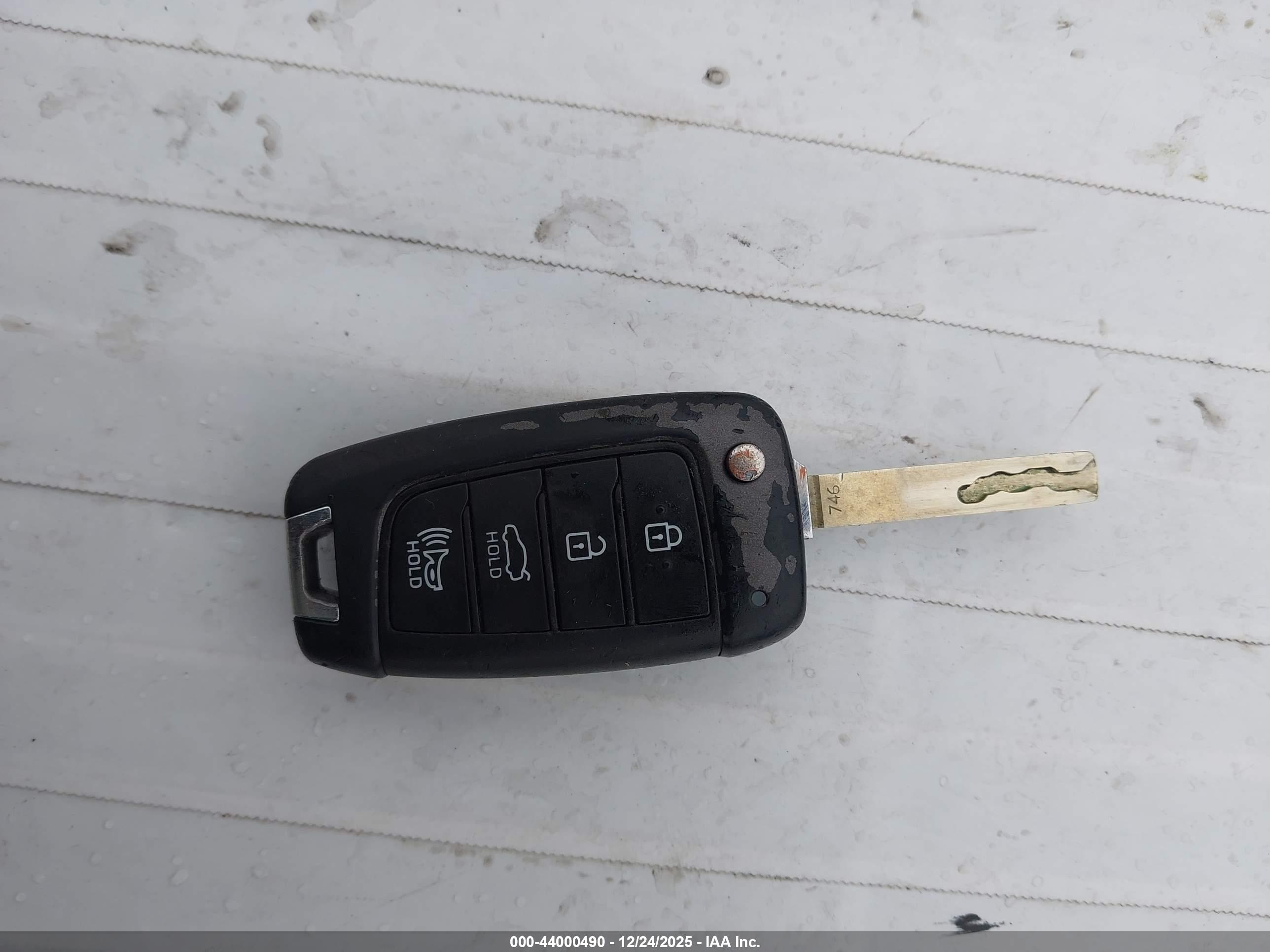 HYUNDAI ACCENT image 11
