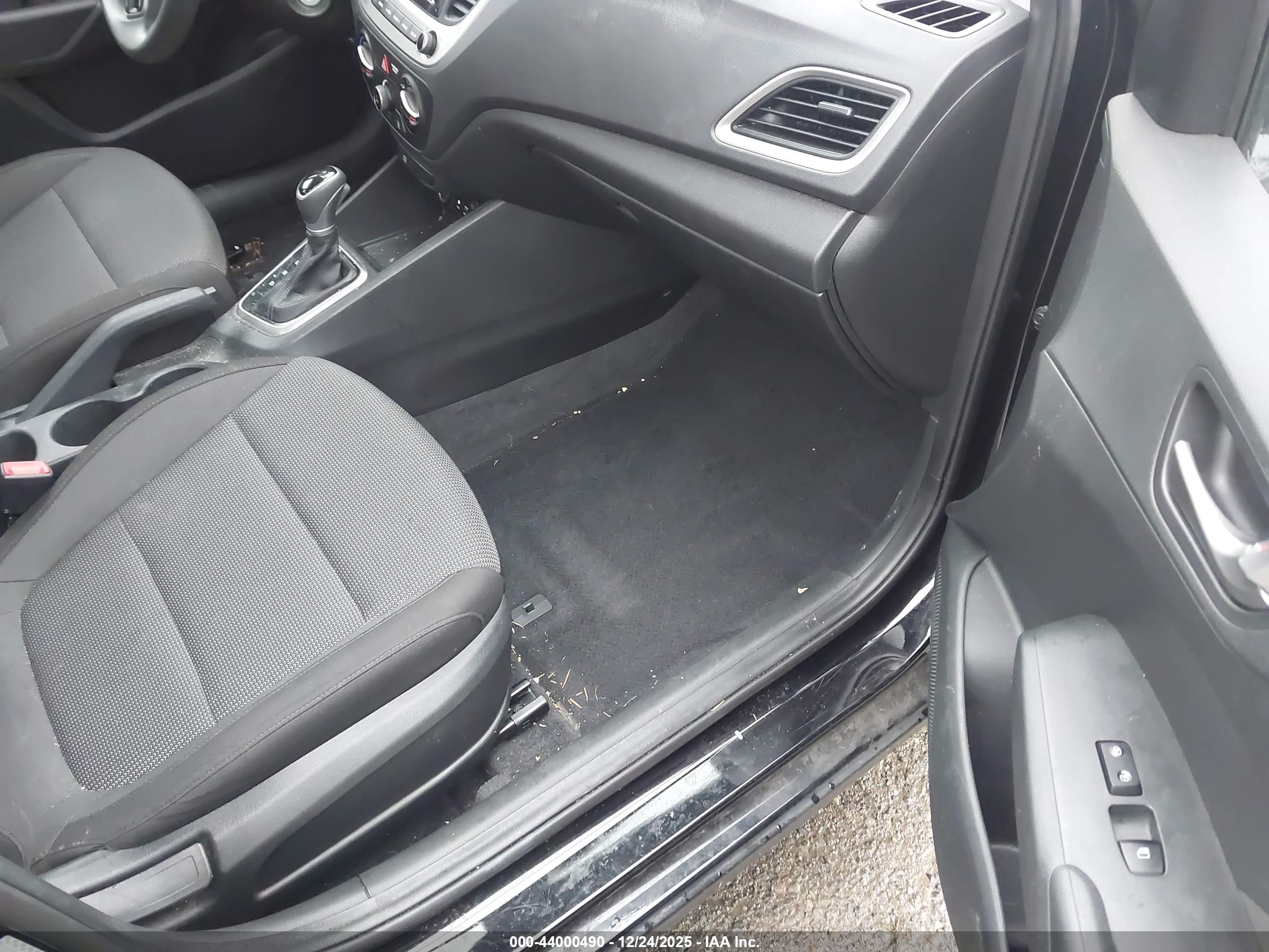 HYUNDAI ACCENT image 5