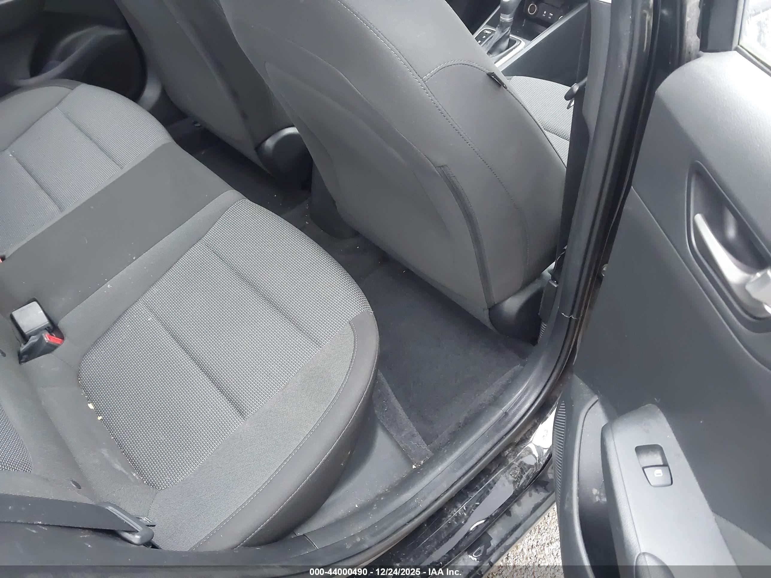 HYUNDAI ACCENT image 8