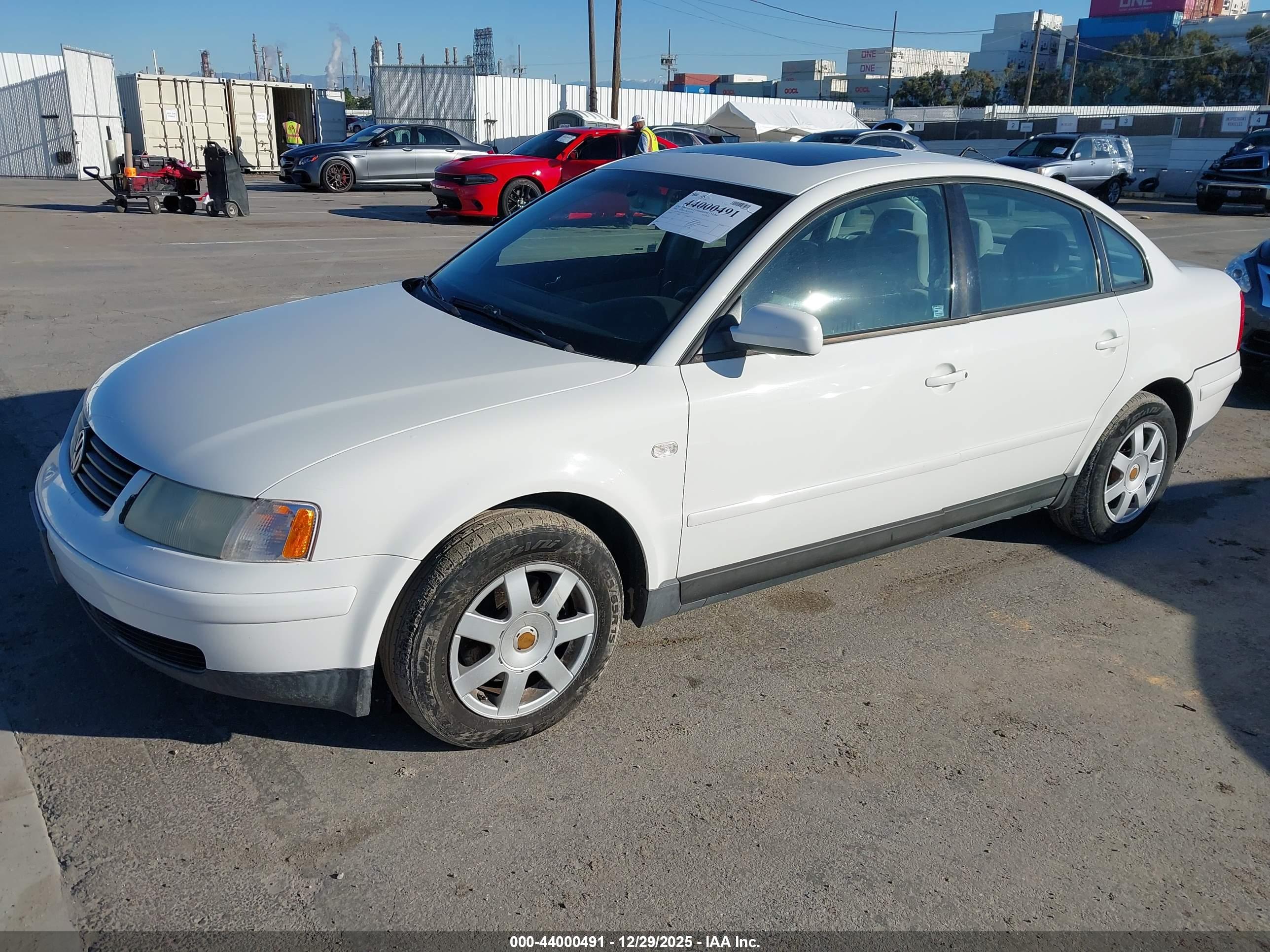 VOLKSWAGEN PASSAT image 2