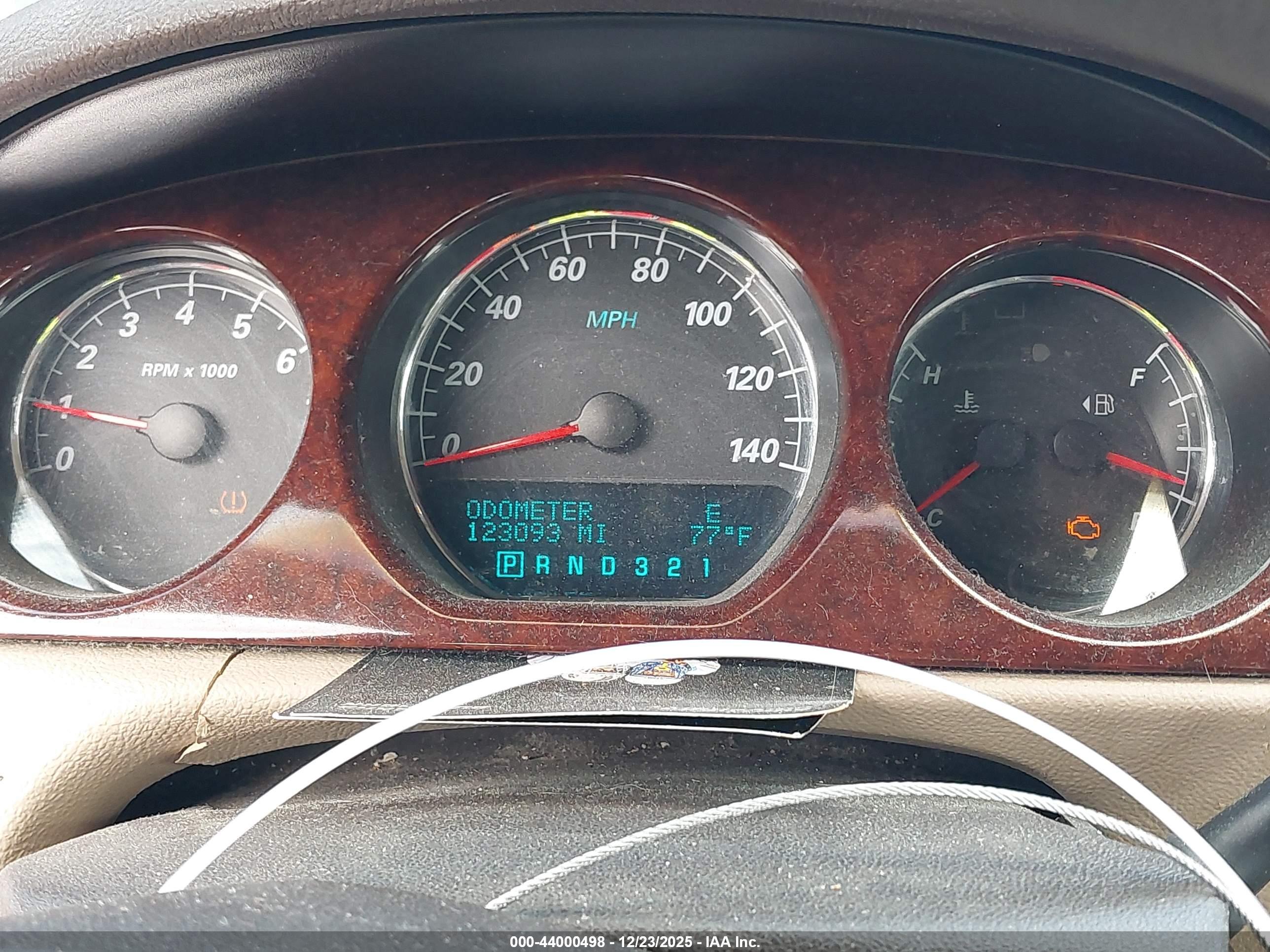 BUICK LUCERNE image 7