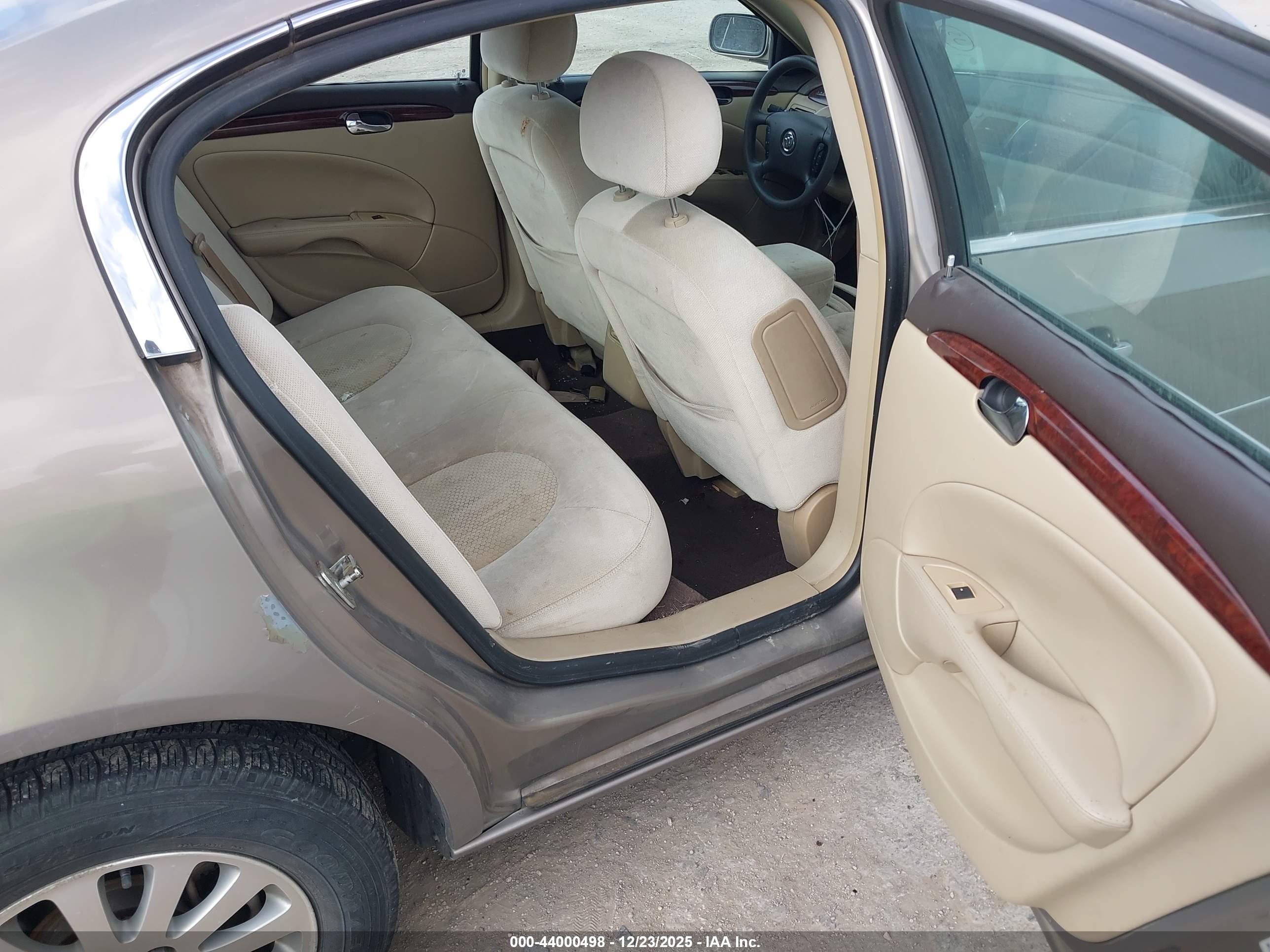 BUICK LUCERNE image 8
