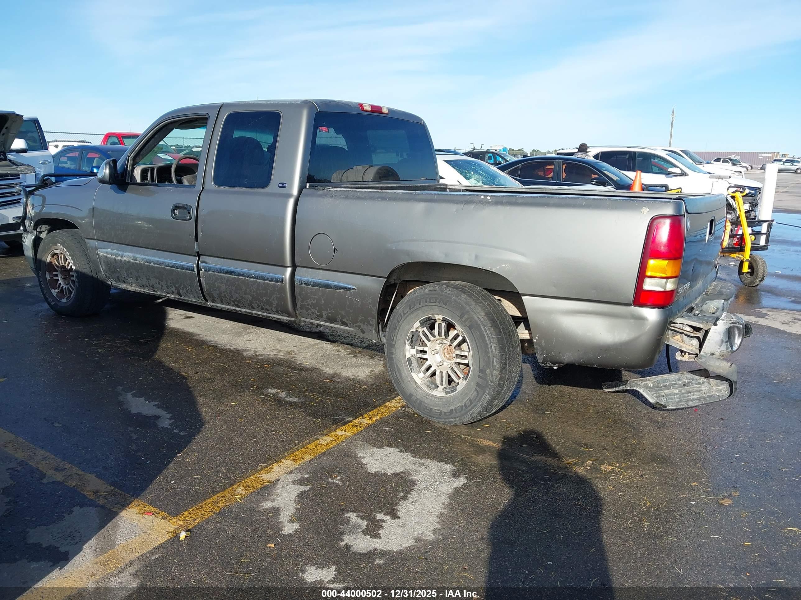 GMC SIERRA image 3
