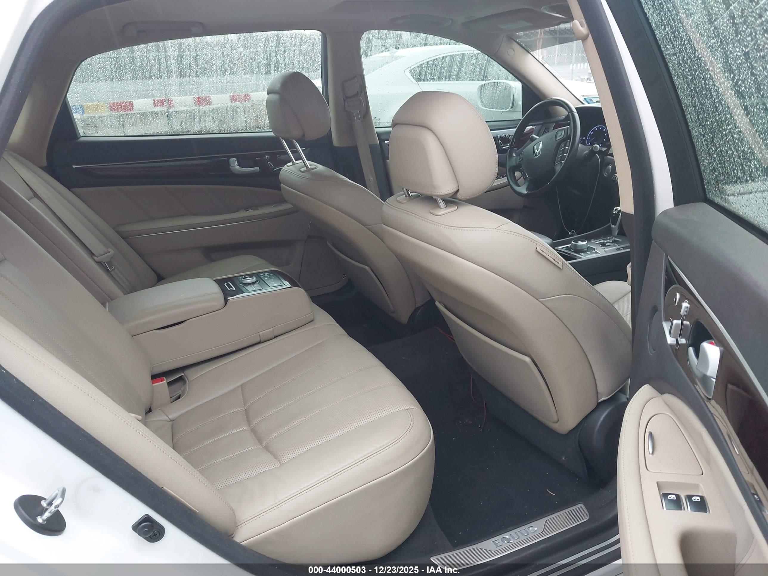 HYUNDAI EQUUS image 8
