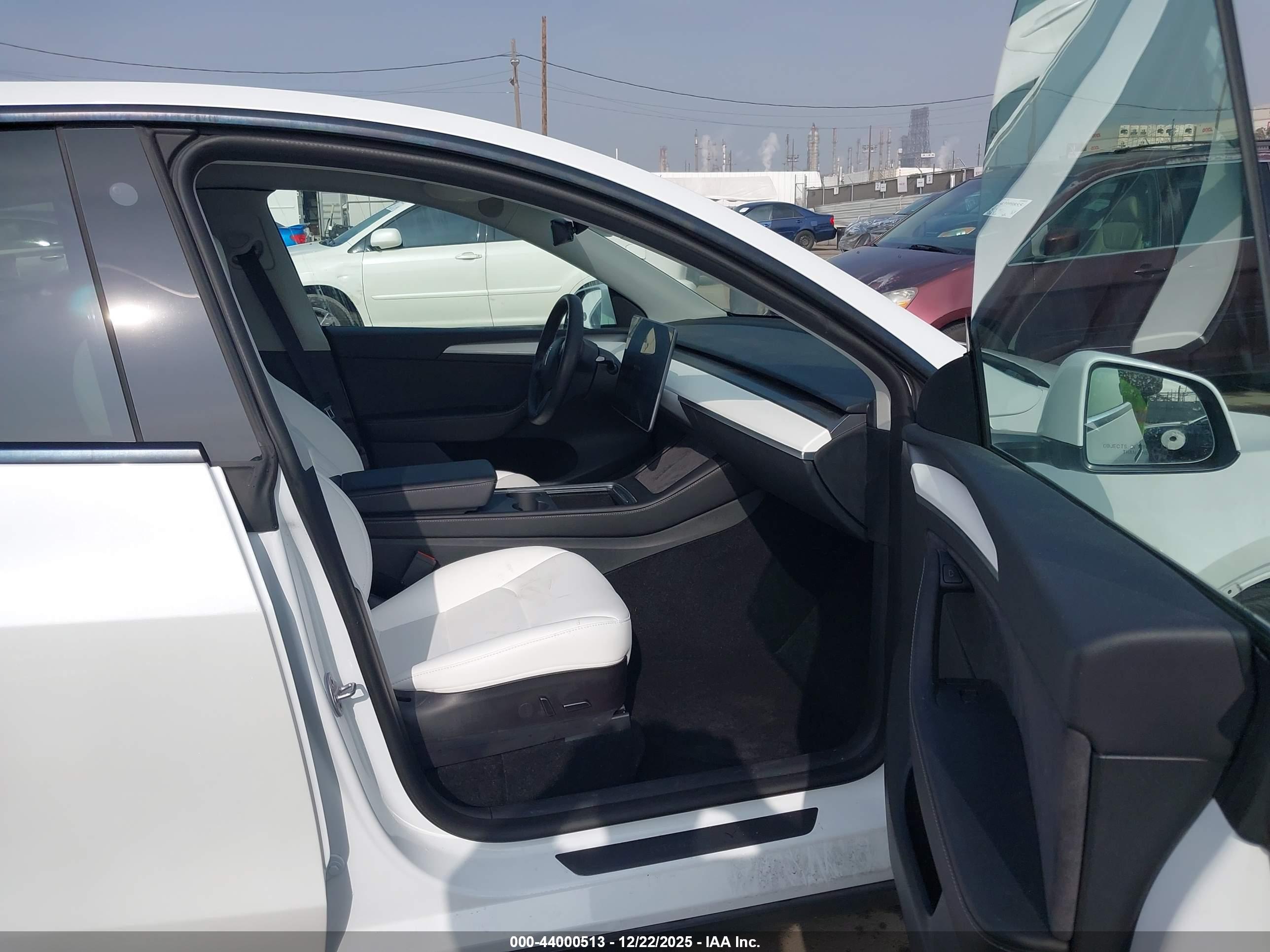 TESLA MODEL image 5