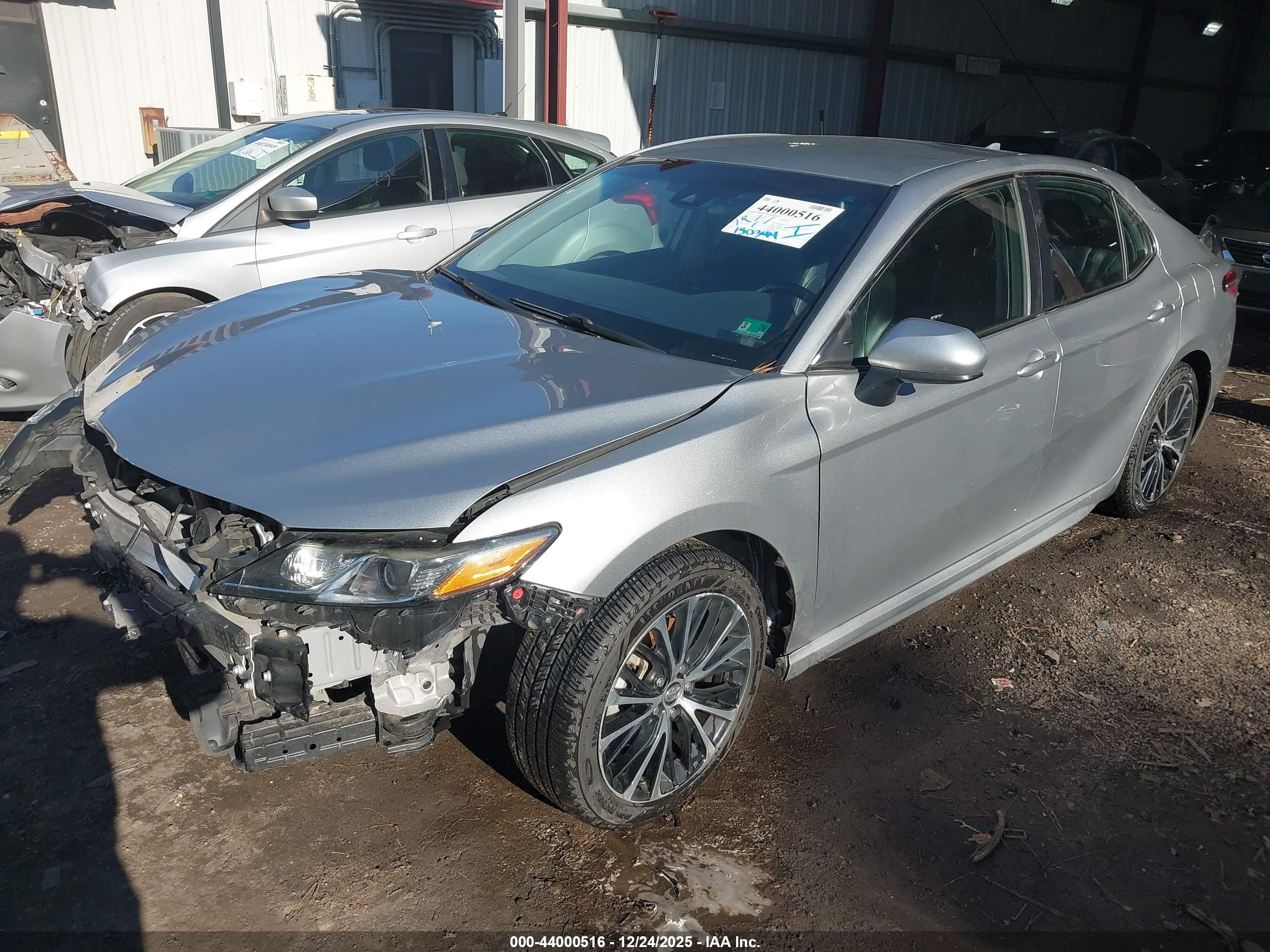 TOYOTA CAMRY image 2