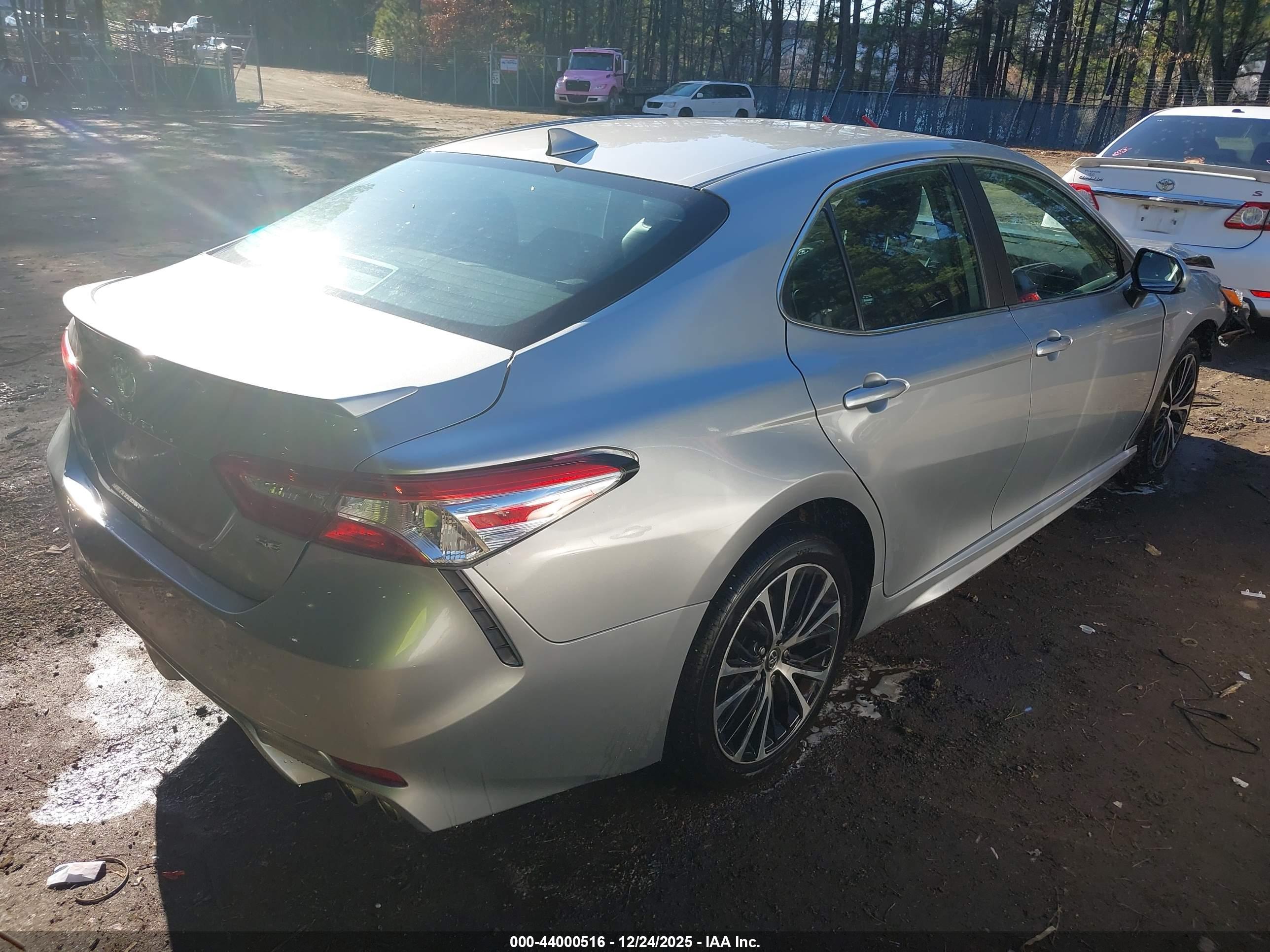 TOYOTA CAMRY image 4