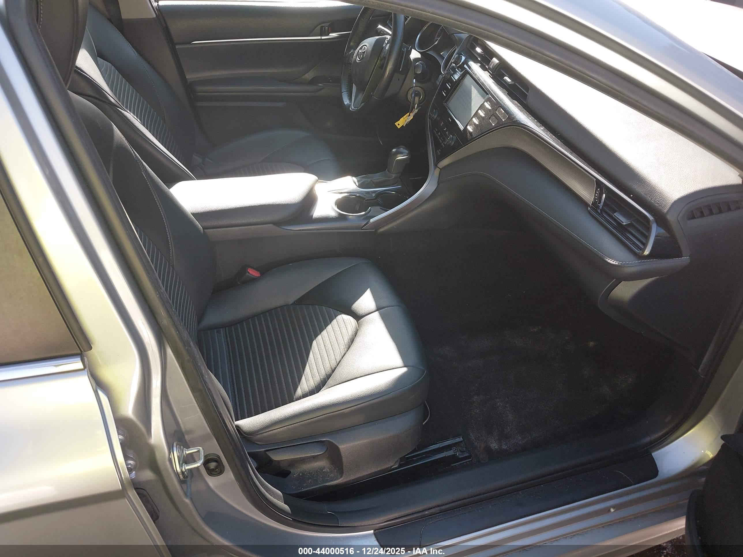 TOYOTA CAMRY image 5