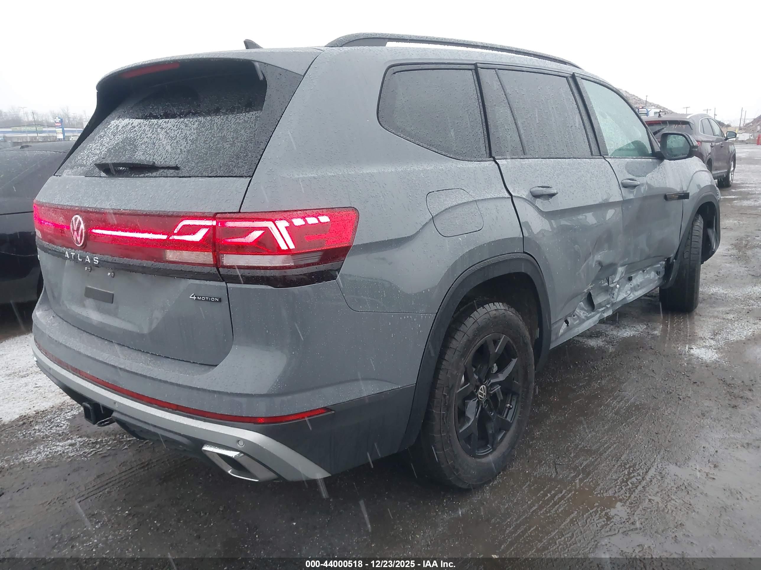 VOLKSWAGEN ATLAS image 4