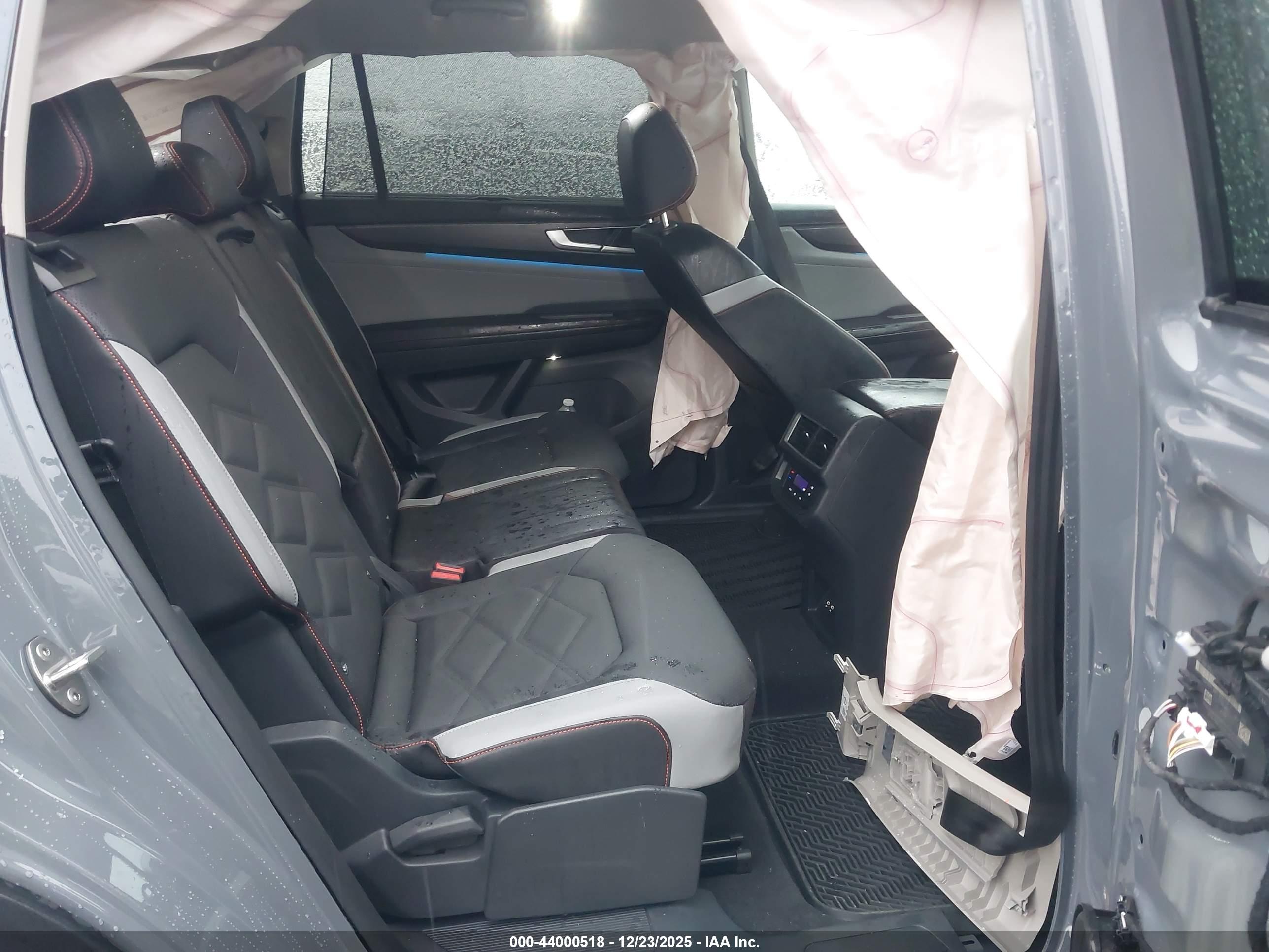 VOLKSWAGEN ATLAS image 8