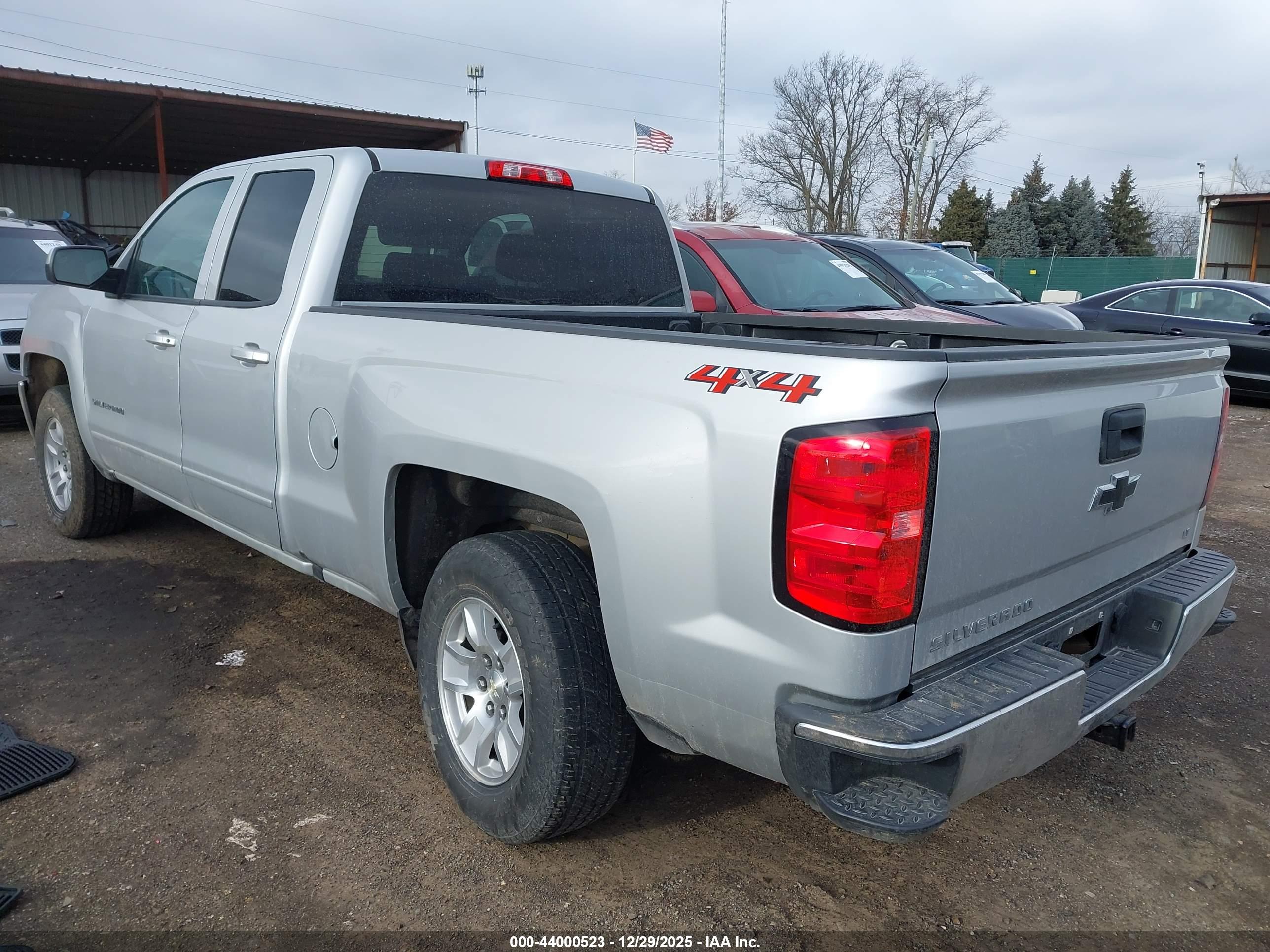 CHEVROLET SILVERADO image 3