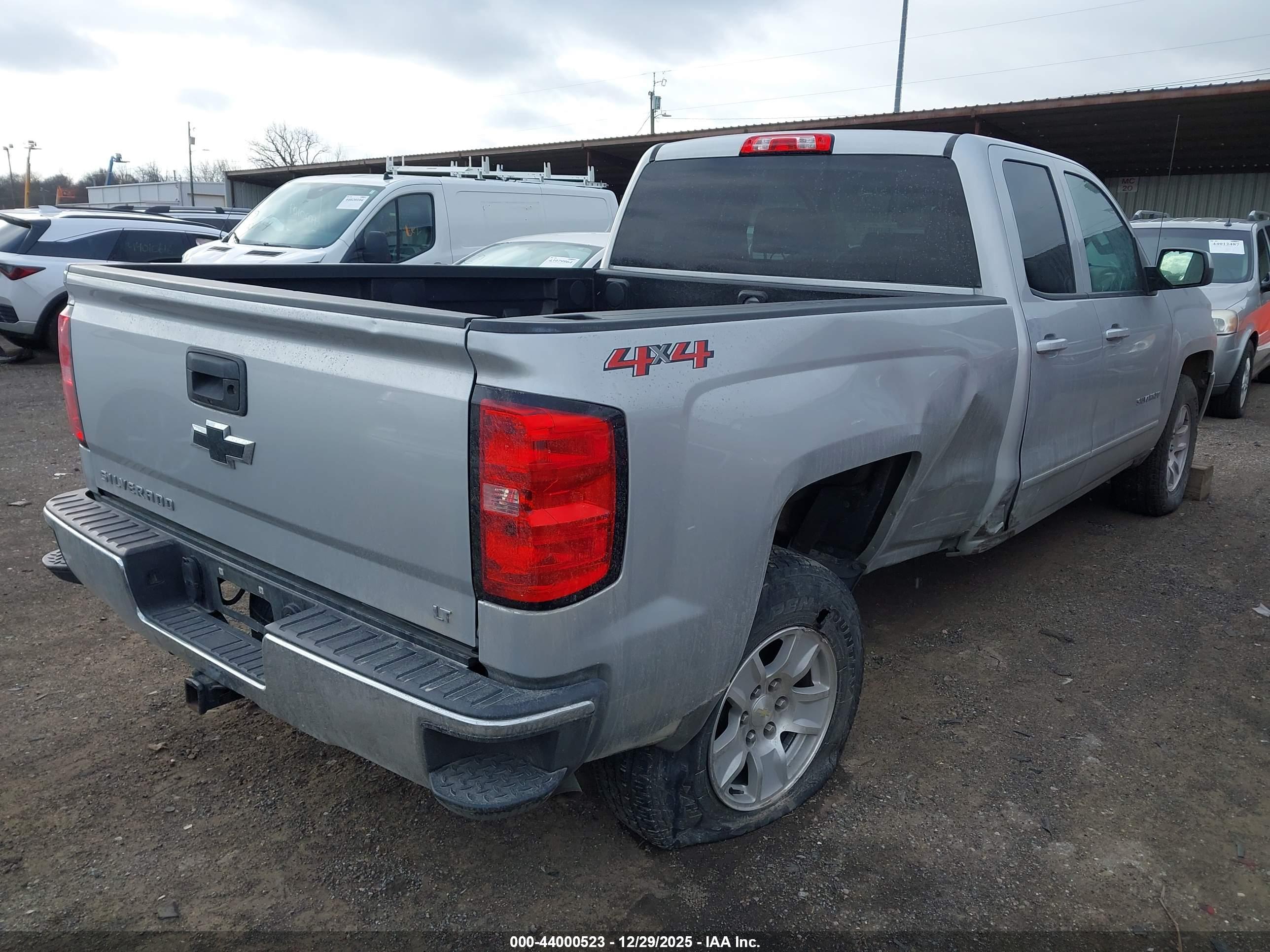 CHEVROLET SILVERADO image 4