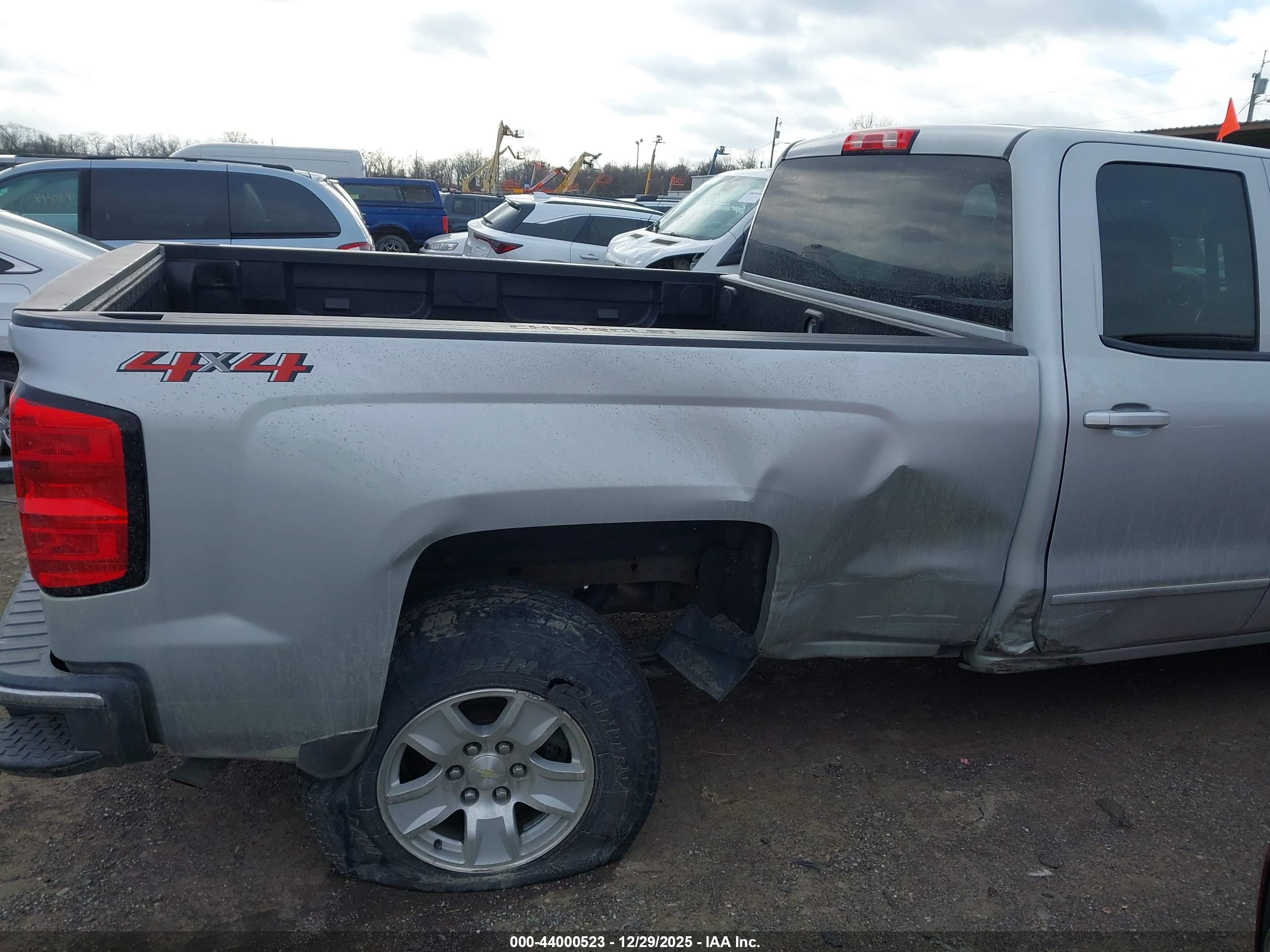CHEVROLET SILVERADO image 6
