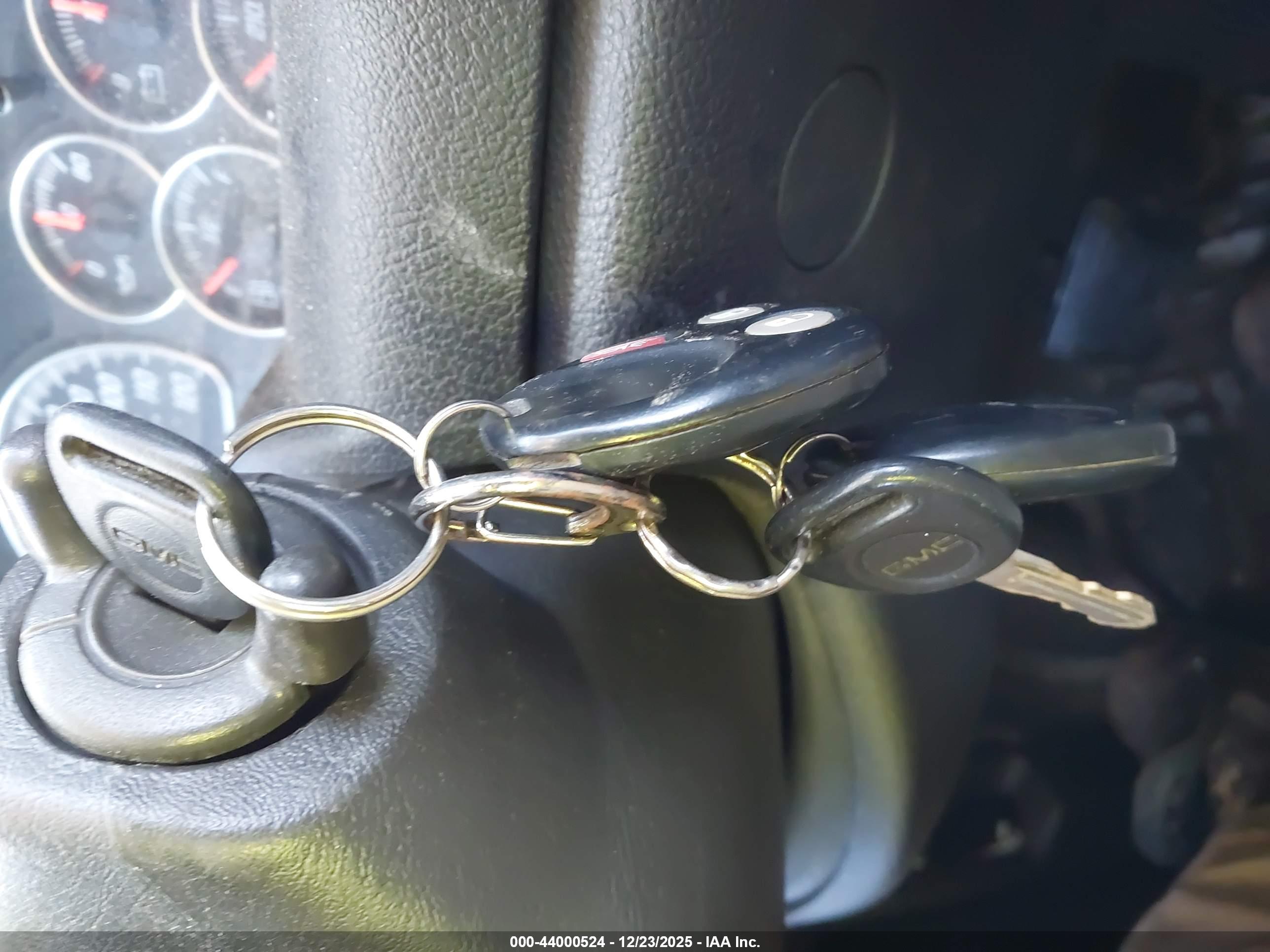 GMC ENVOY image 11
