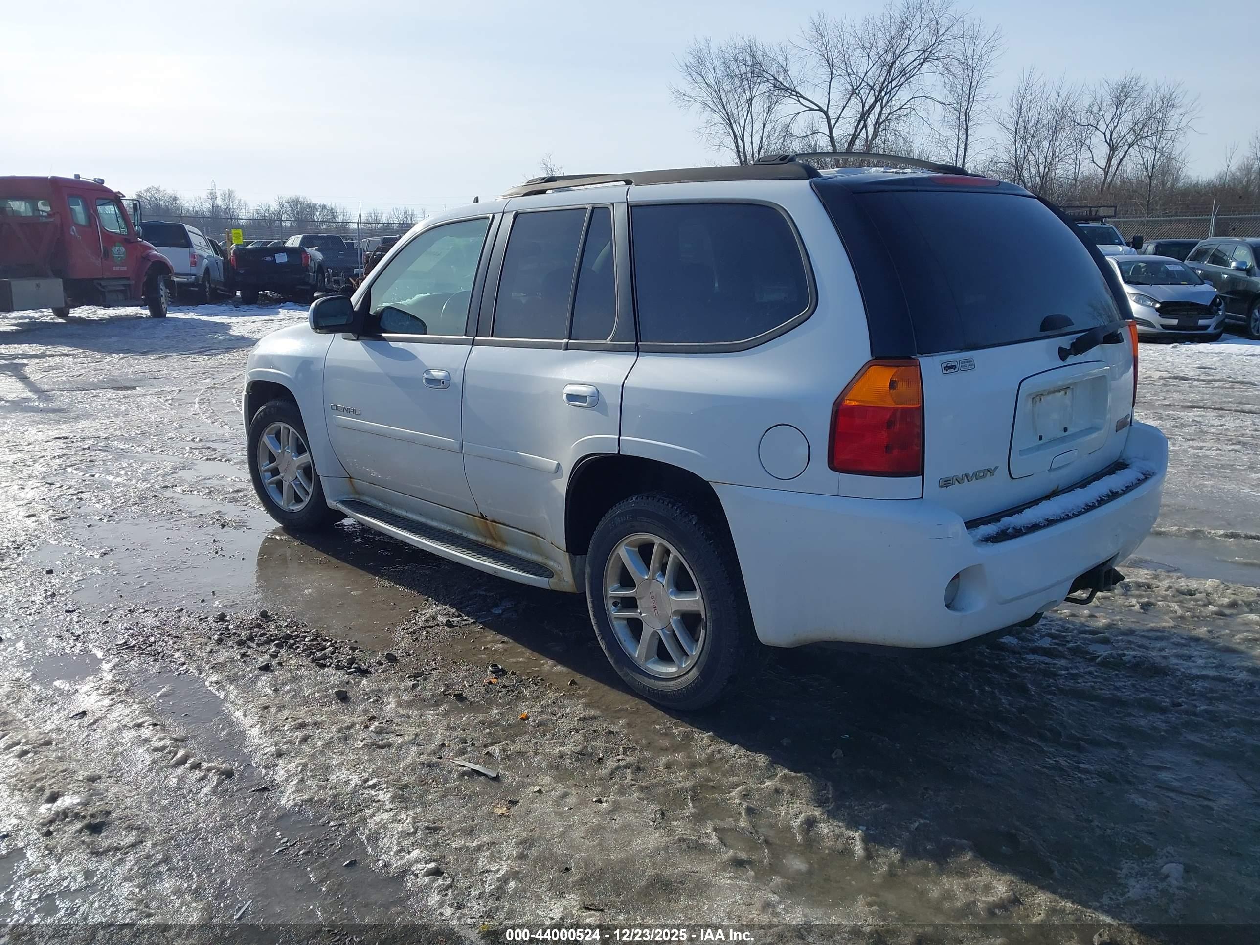GMC ENVOY image 3