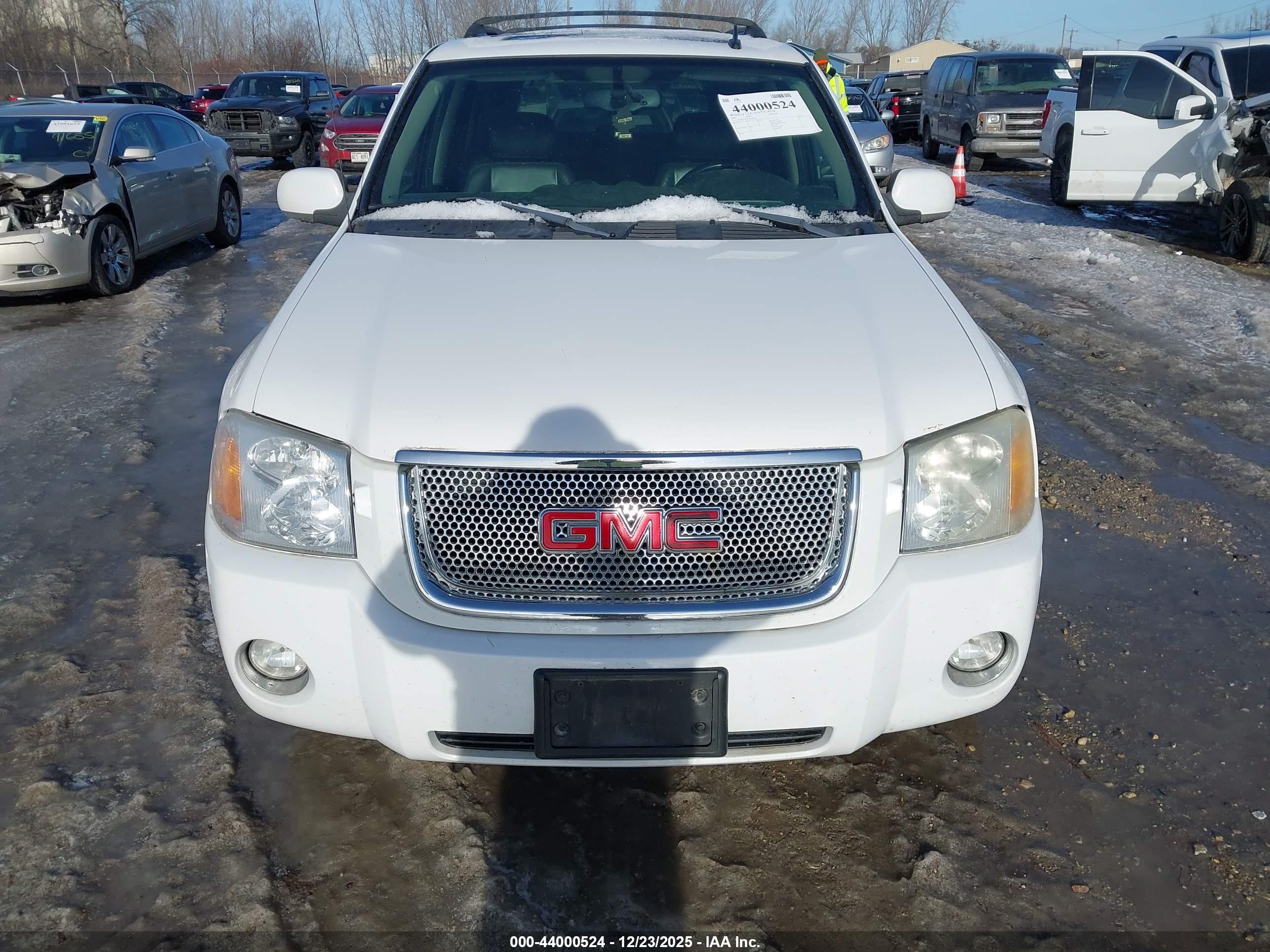 GMC ENVOY image 6