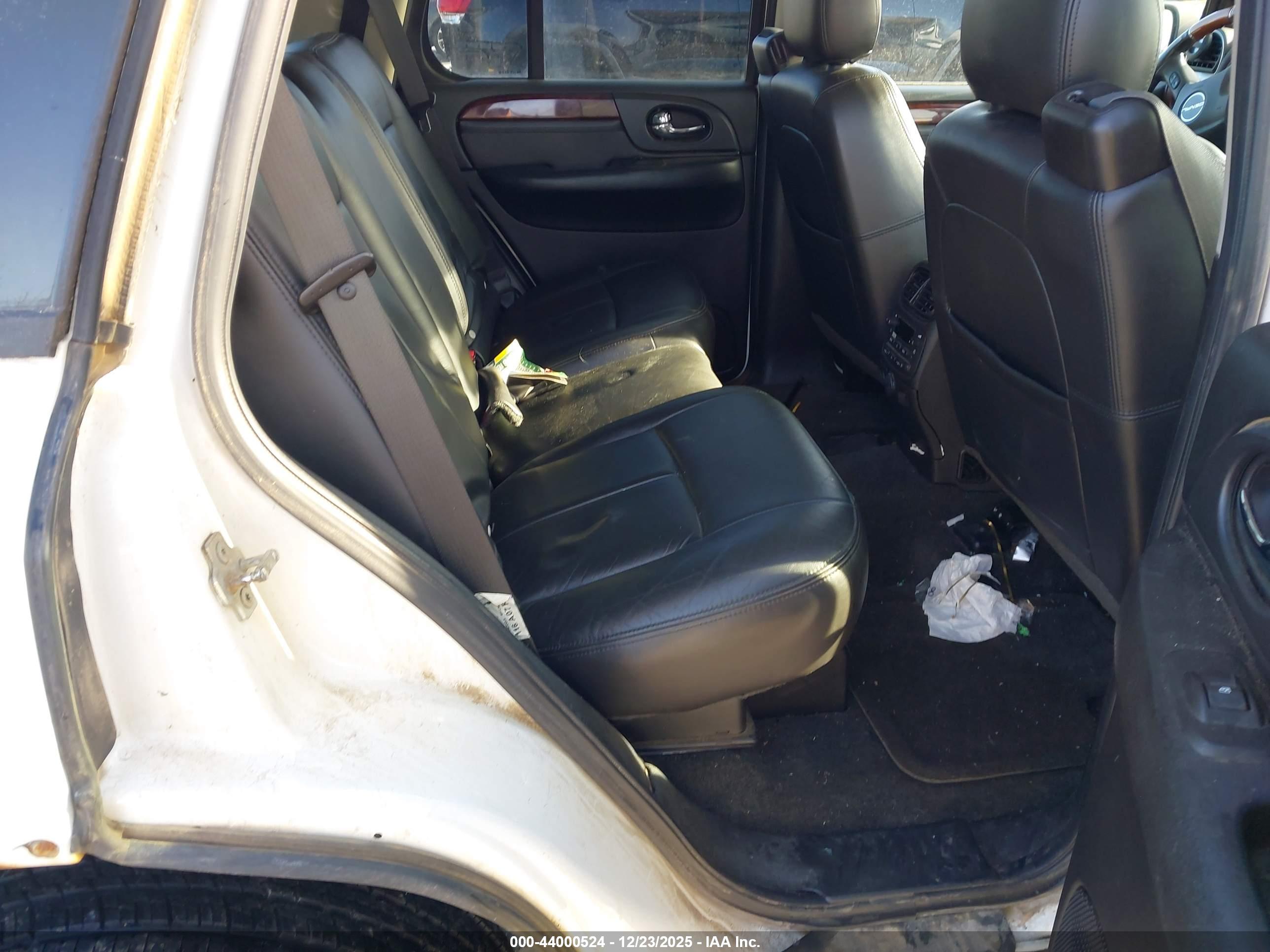 GMC ENVOY image 8