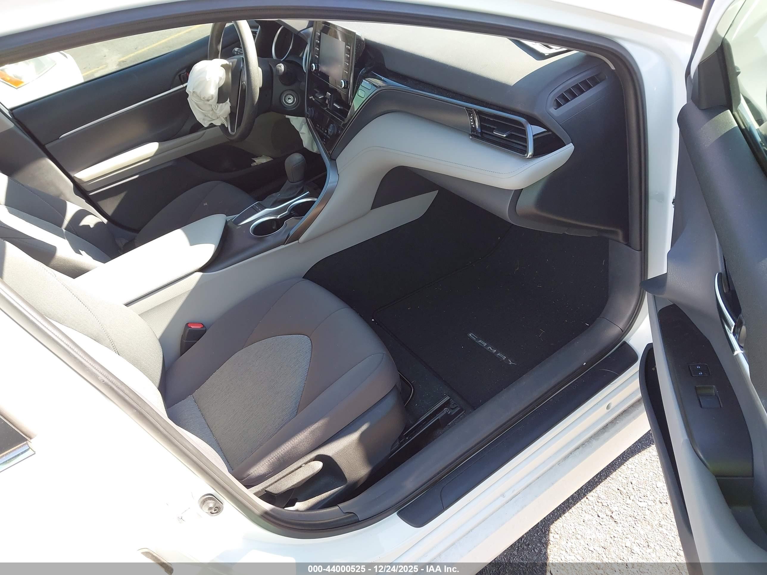 TOYOTA CAMRY image 5