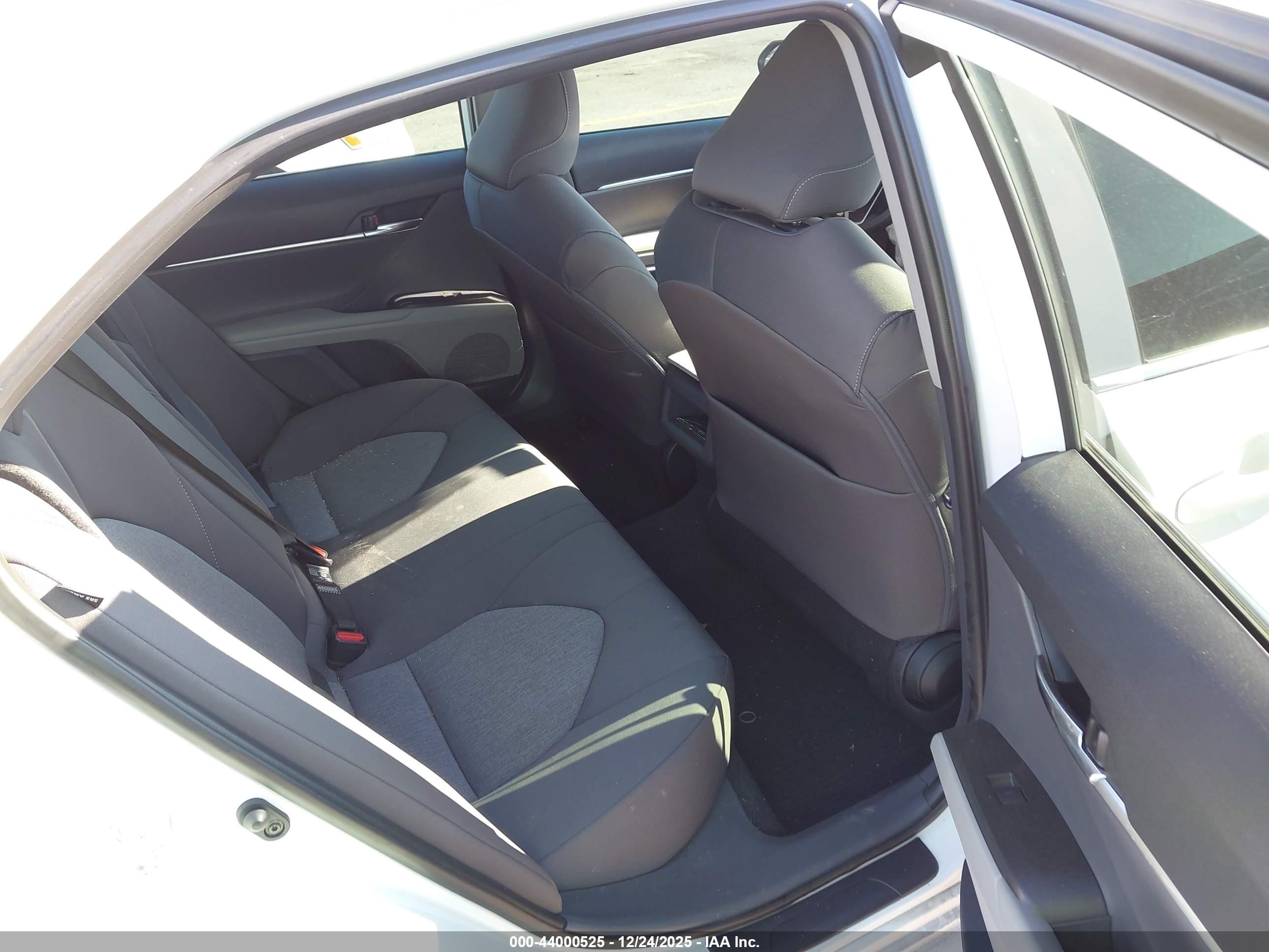 TOYOTA CAMRY image 8