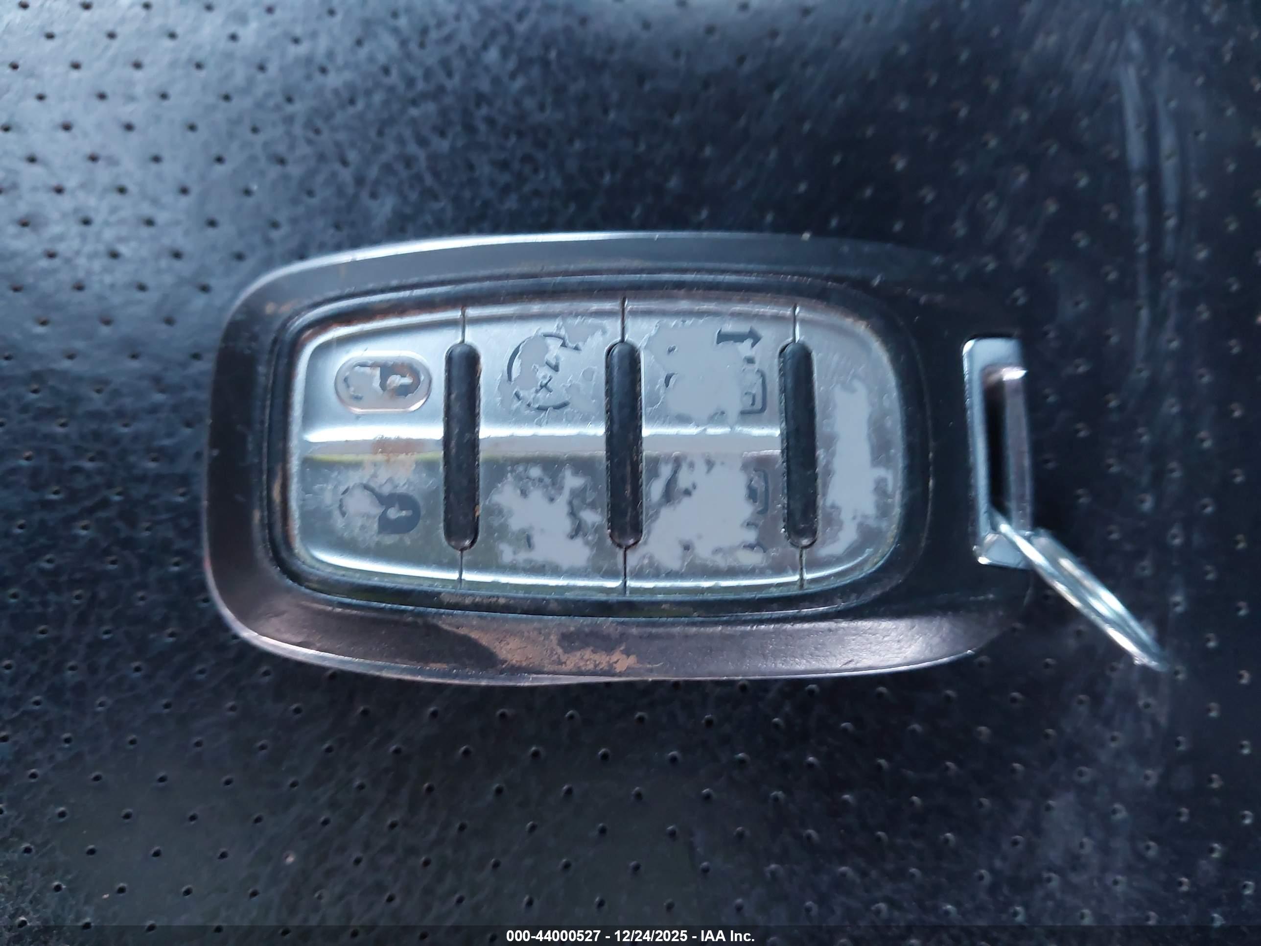 CHRYSLER PACIFICA image 11