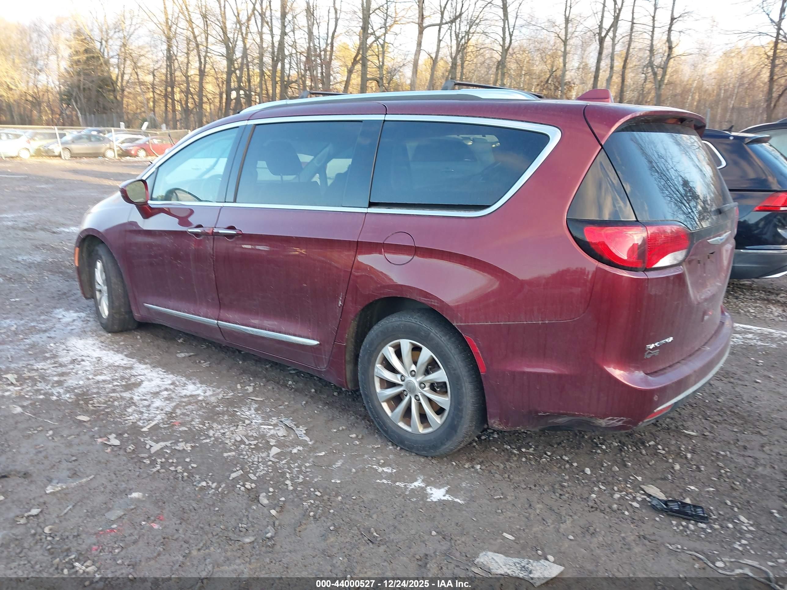 CHRYSLER PACIFICA image 3