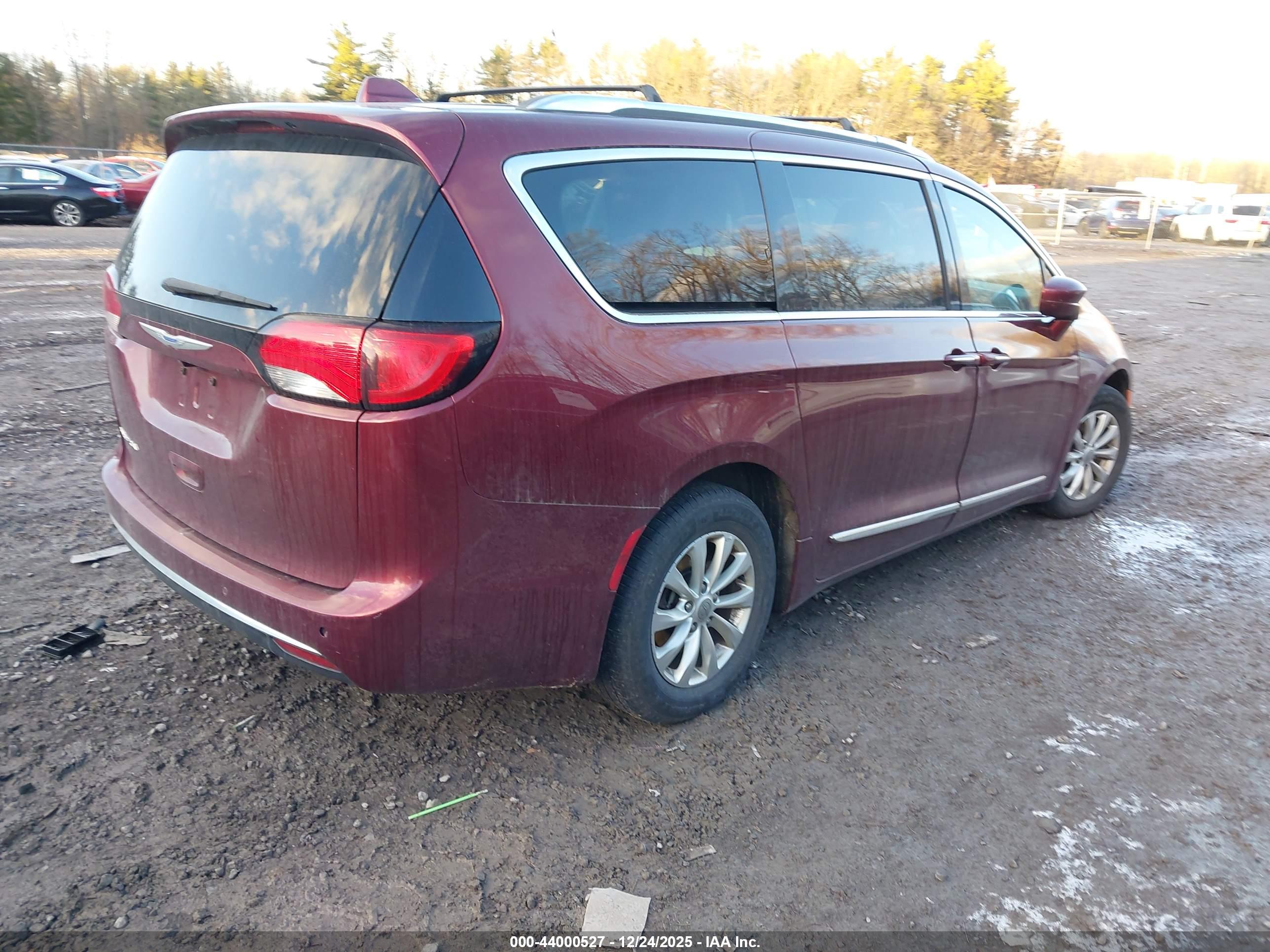 CHRYSLER PACIFICA image 4