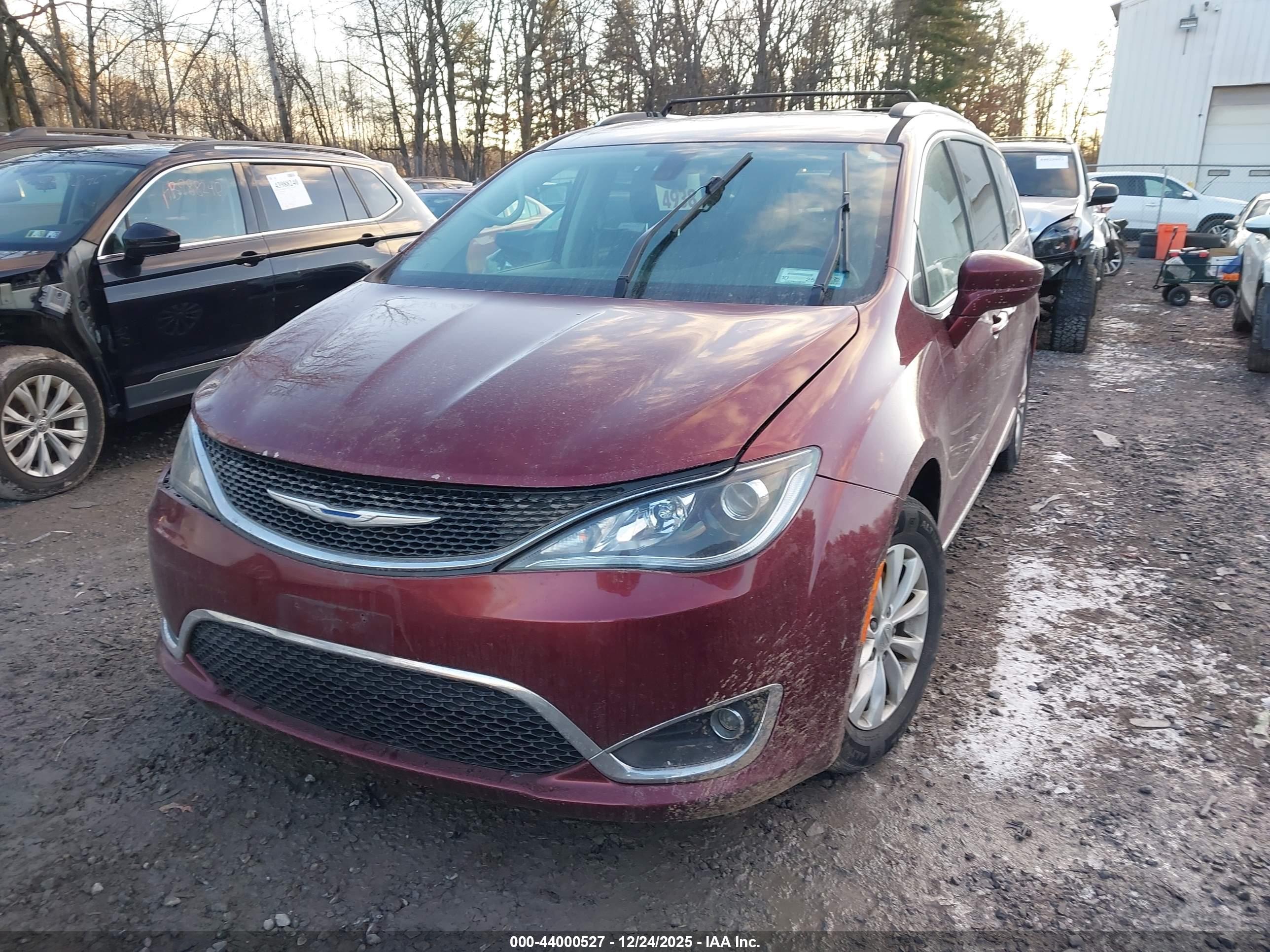 CHRYSLER PACIFICA image 6