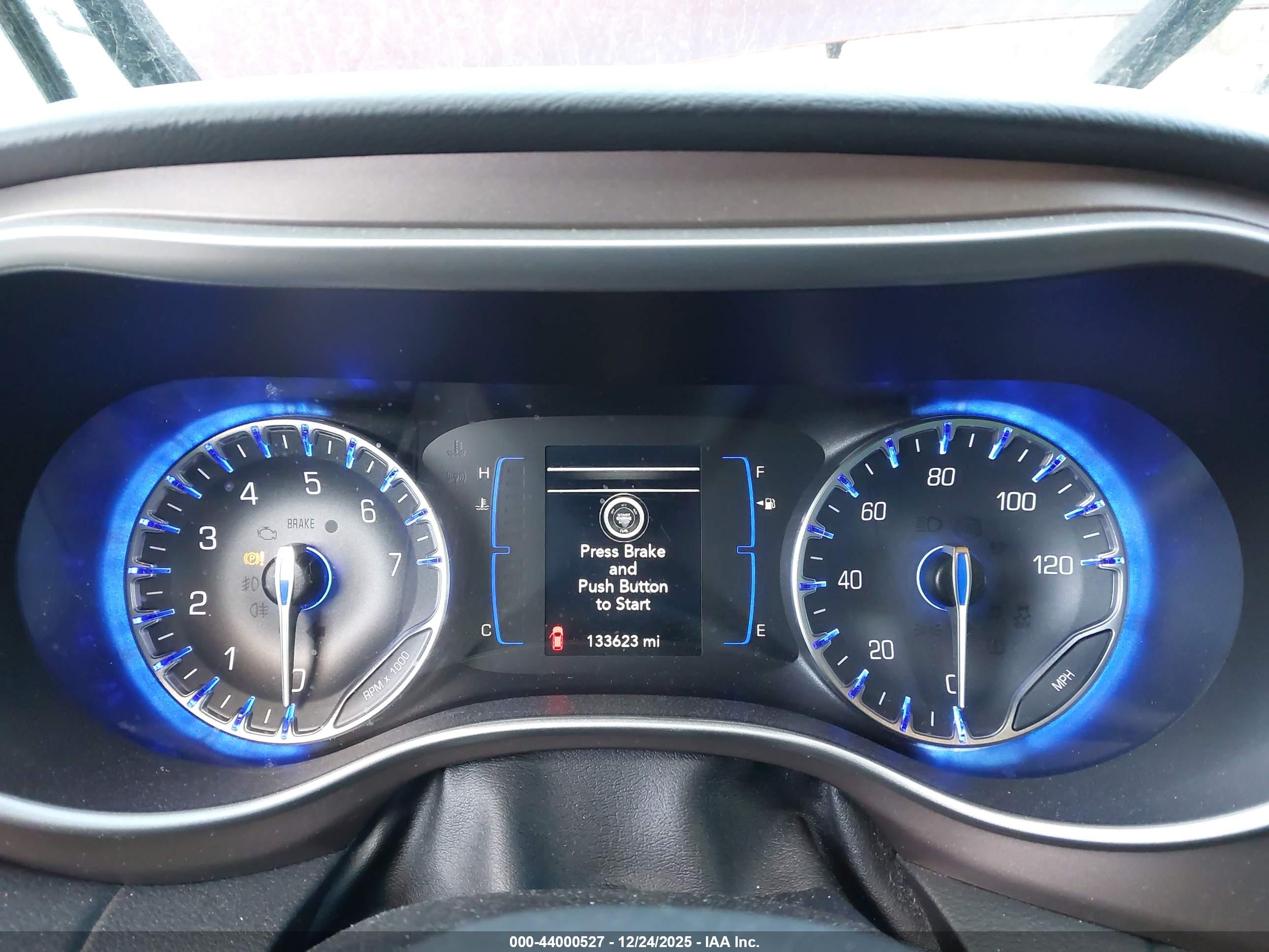 CHRYSLER PACIFICA image 7