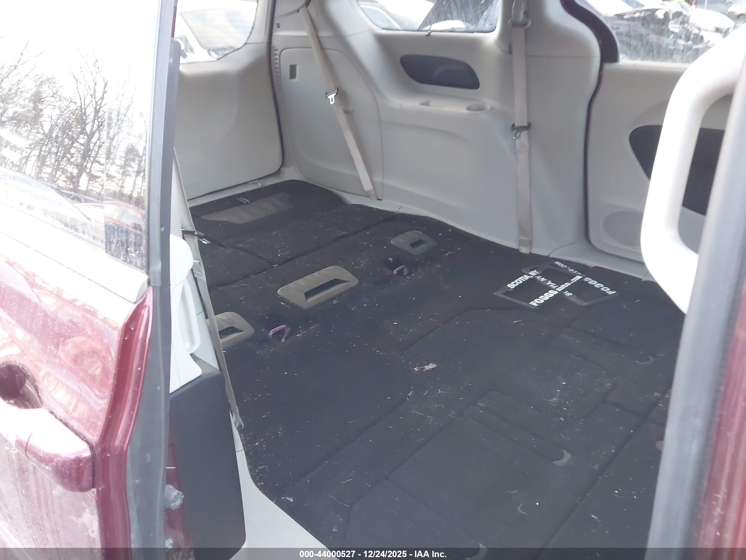 CHRYSLER PACIFICA image 8
