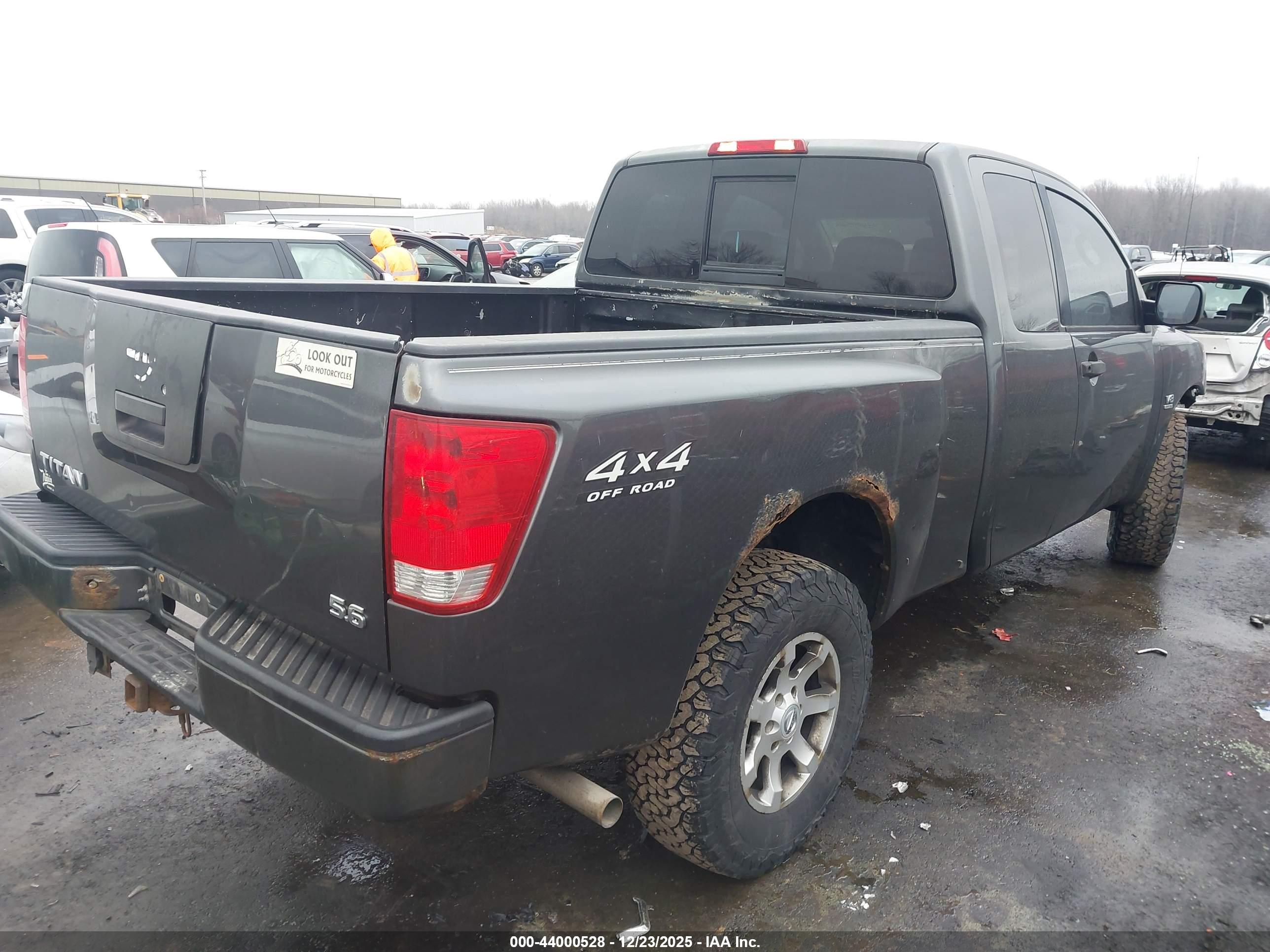 NISSAN TITAN image 4