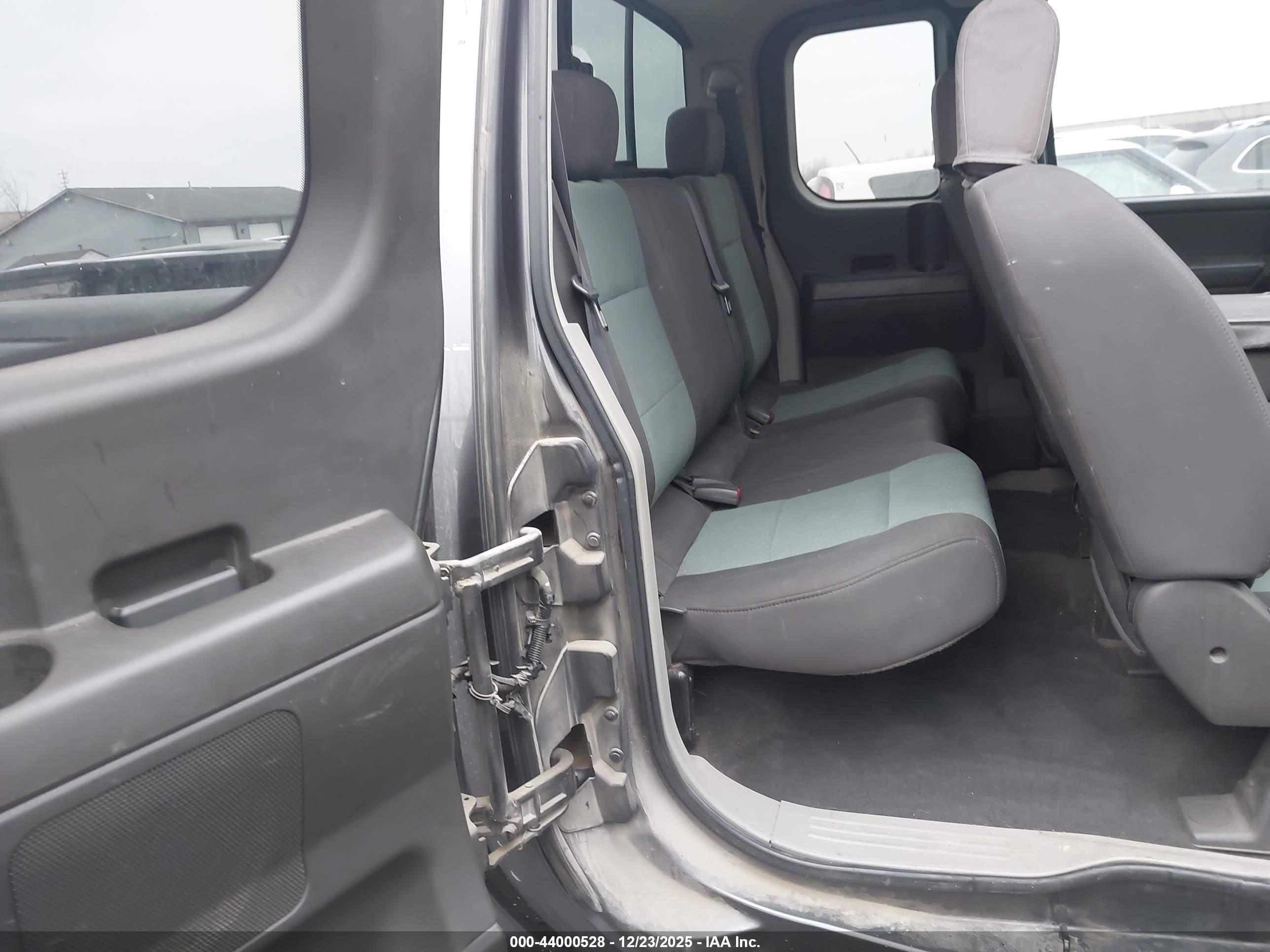 NISSAN TITAN image 8
