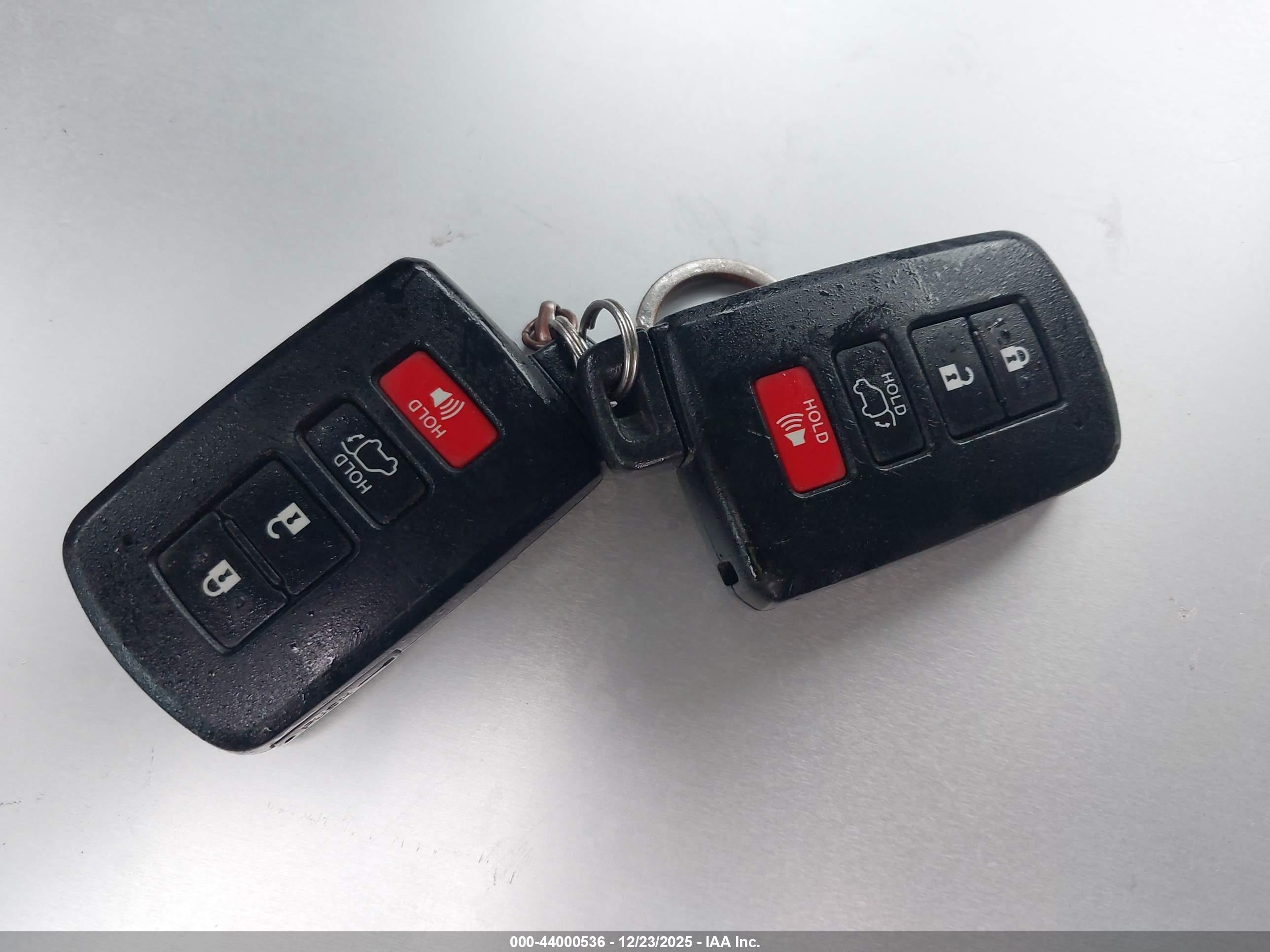 TOYOTA RAV4 image 11