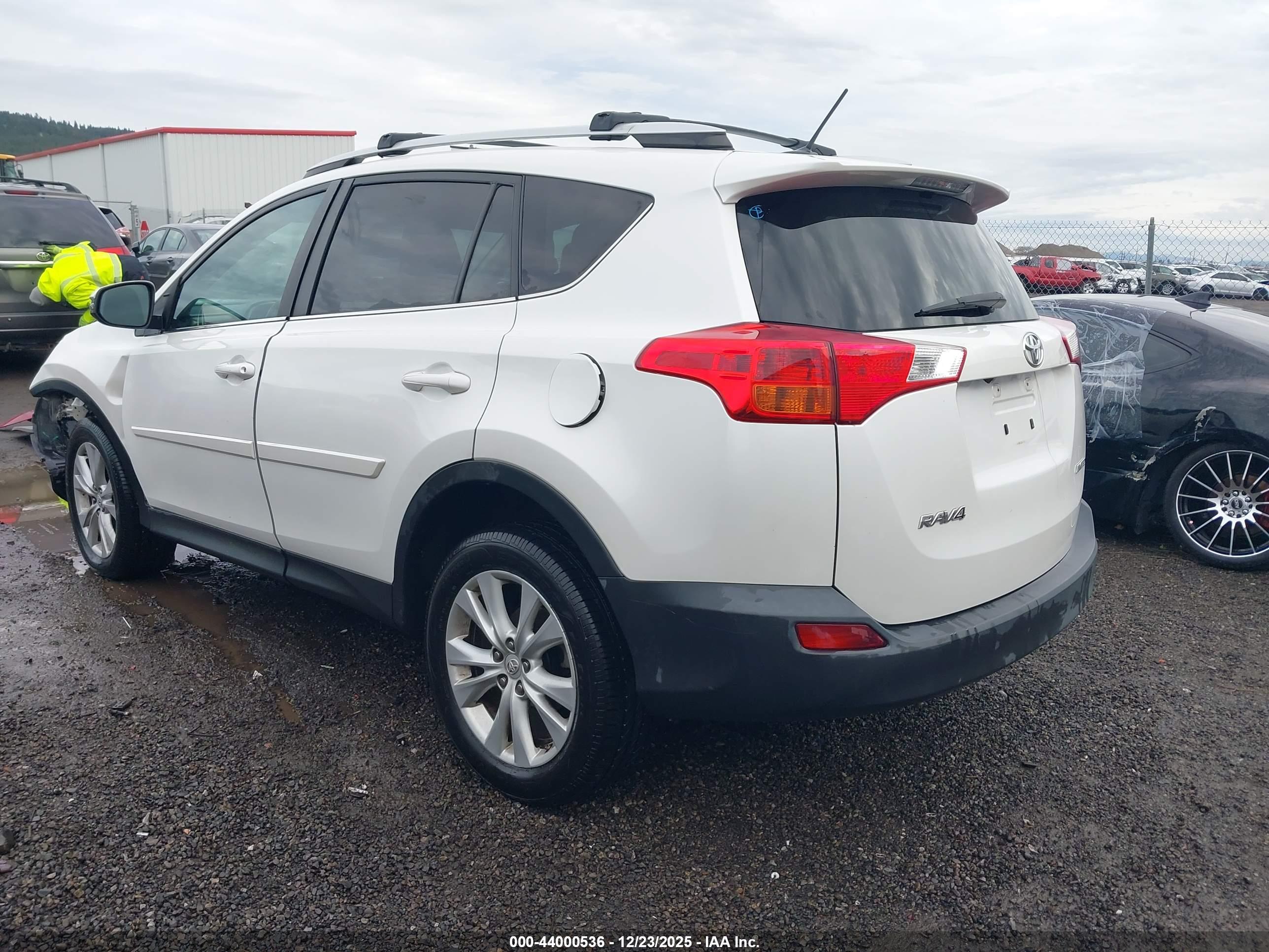 TOYOTA RAV4 image 3